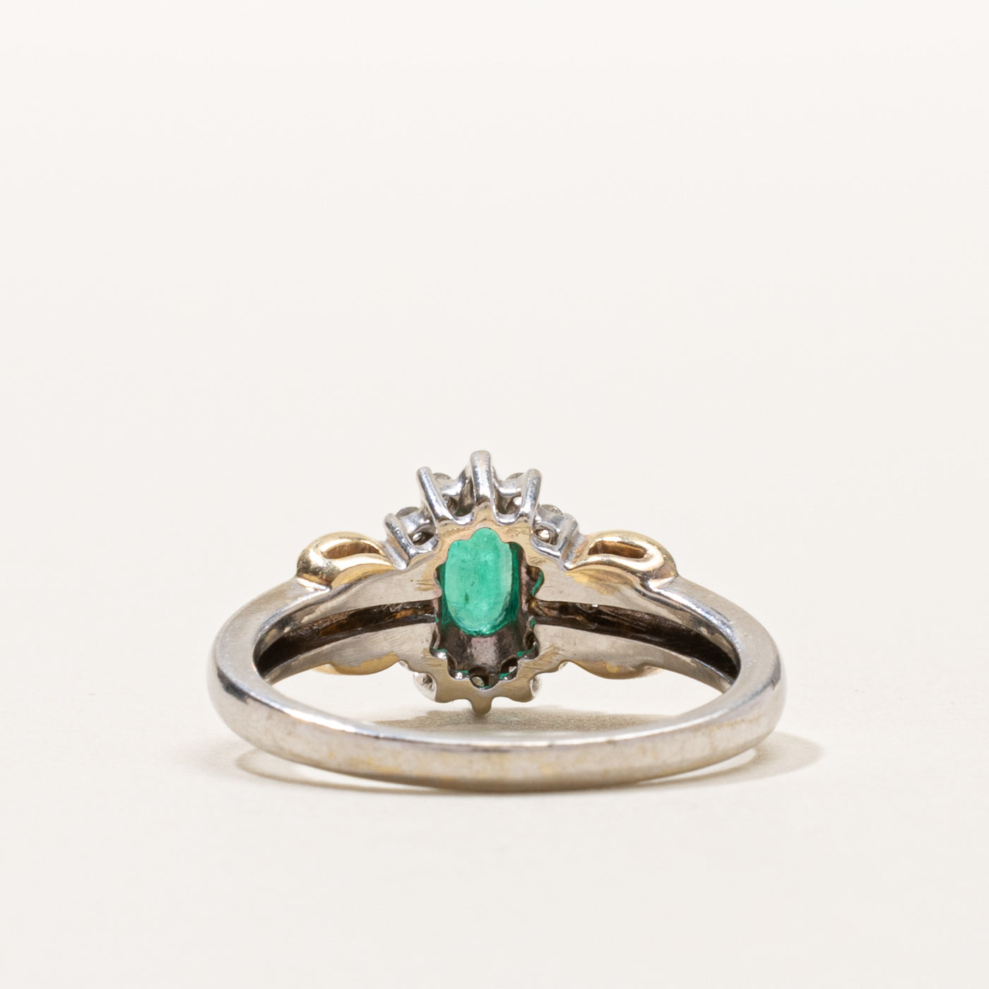 14k Oval Cut Emerald & Diamond Petal Halo Ring | SZ 8