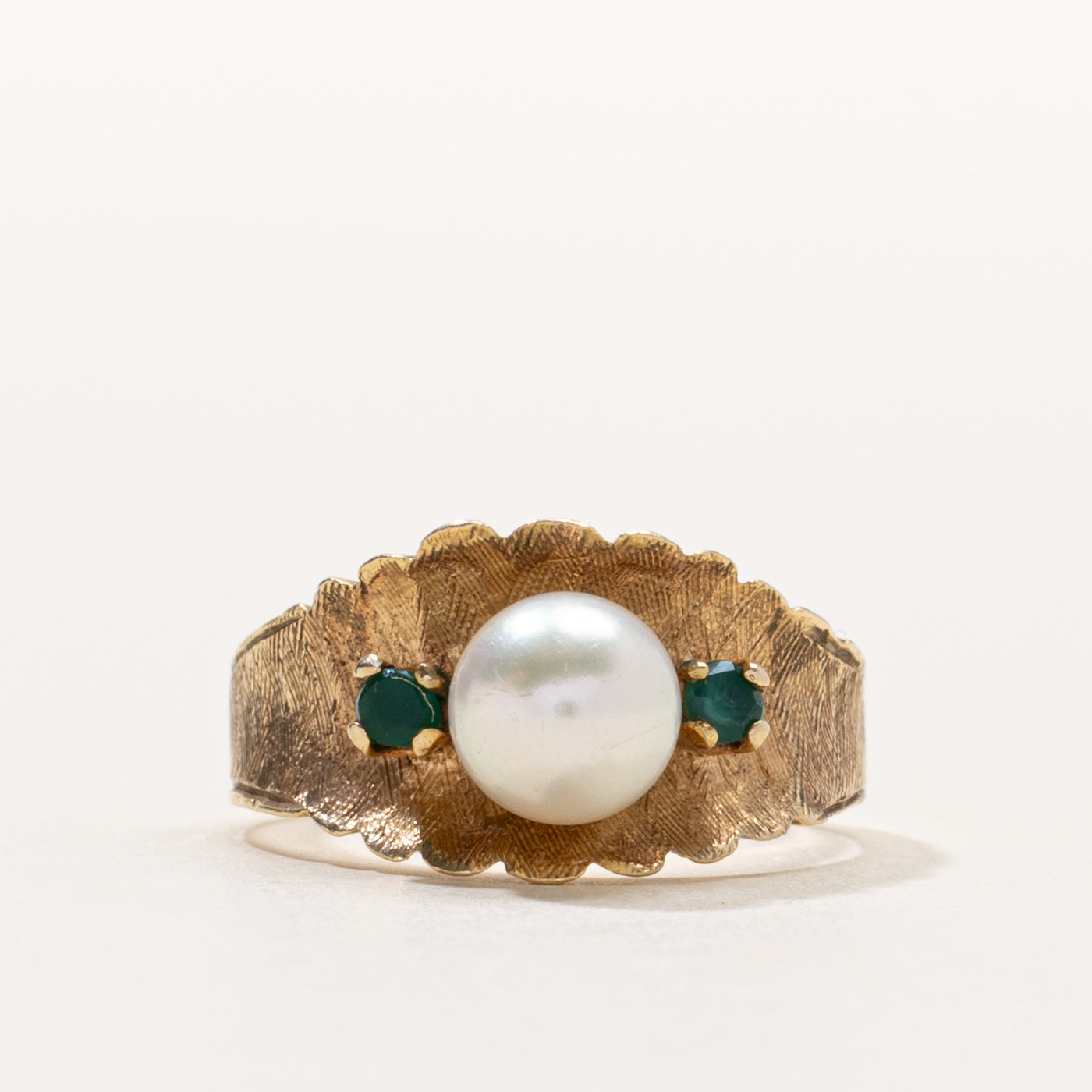 14k Pearl & Emerald Scalloped Textured Ring | SZ 6.75
