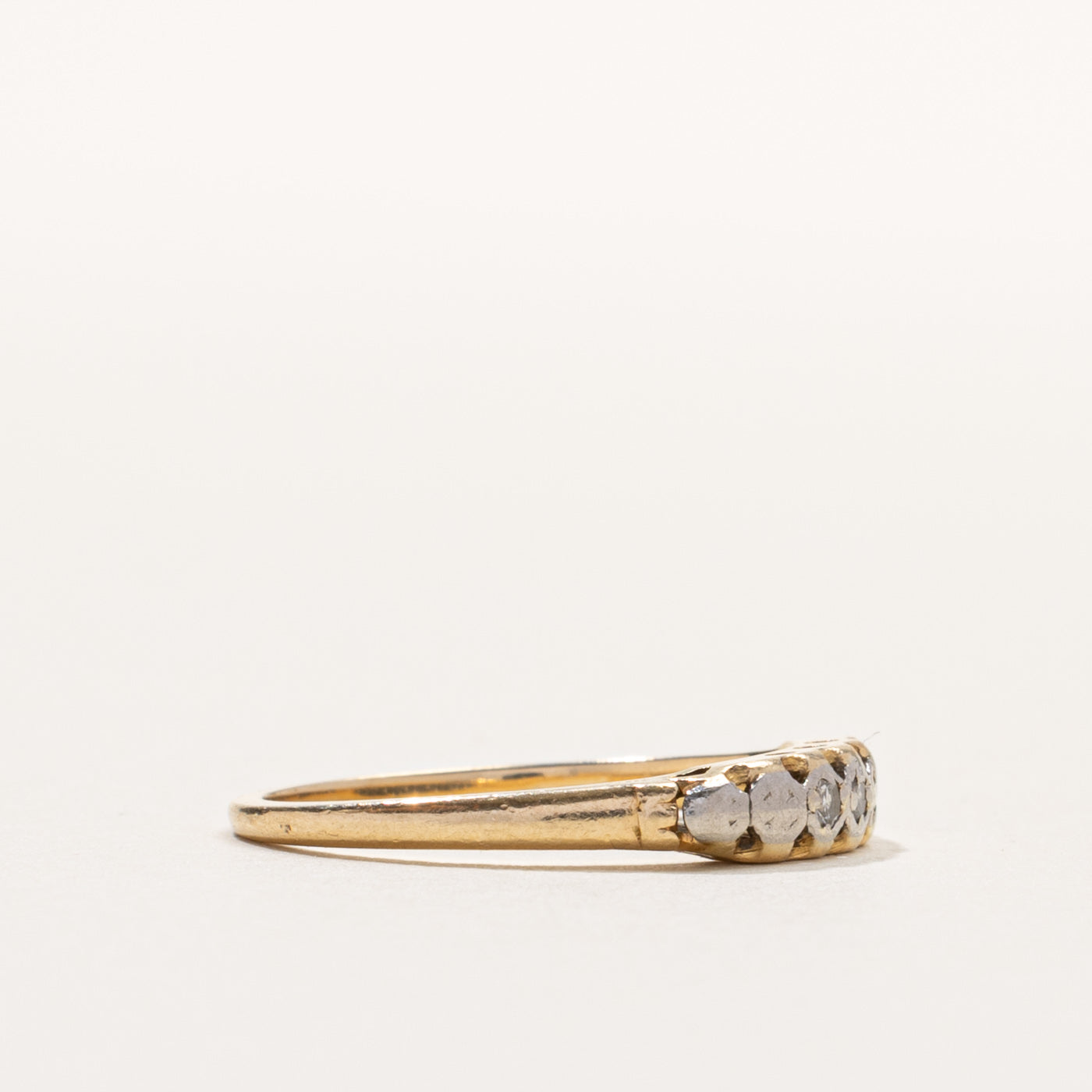 14k Illusion Set Diamond Textured Band | SZ 6