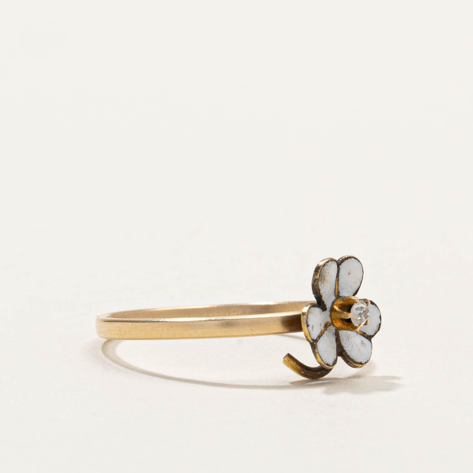 14k Antique Diamond & Enamel White Flower Ring | SZ 6.5