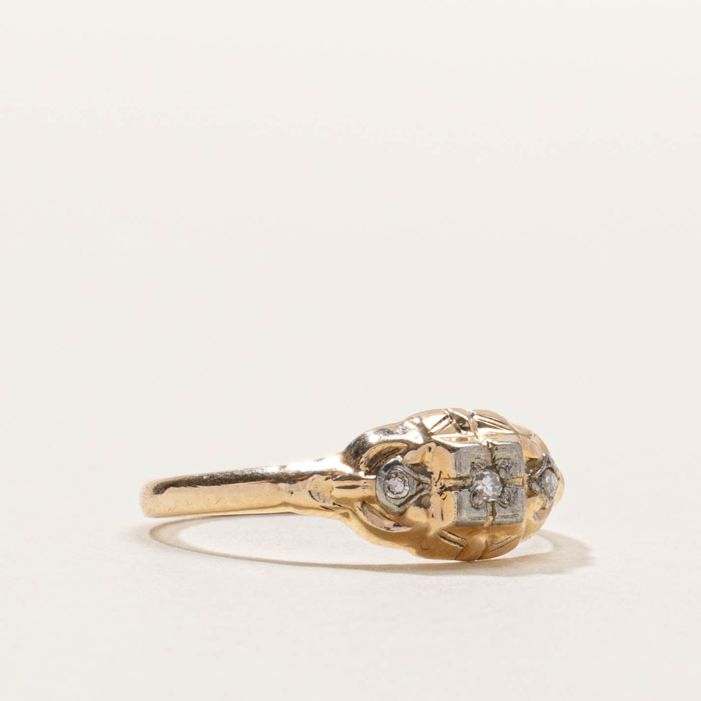 18k Illusion Set Diamond Accented Ring | SZ 6