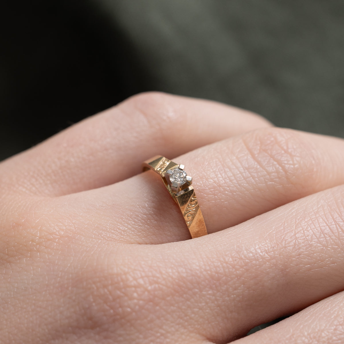 14k Solitaire Diamond Engraved Scrollwork Ring | 0.10ct | SZ 5.5