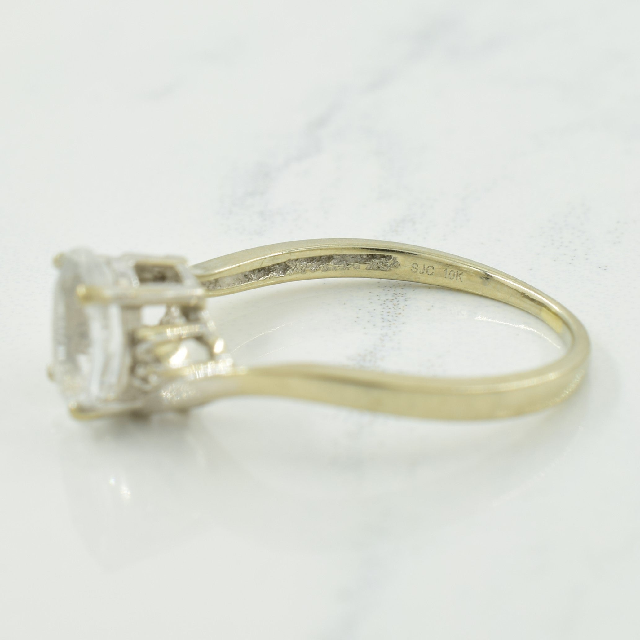 Bague croisée en topaze blanche et diamants | 0,90 ct, 0,01 ct au total | Taille 5,25 |
