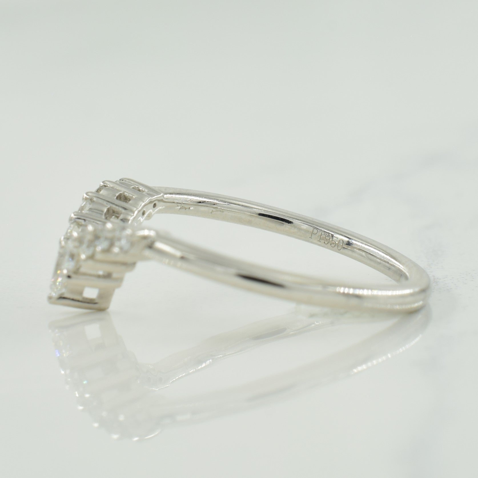 Diamond Chevron Ring | 0.15ctw | SZ 4 |