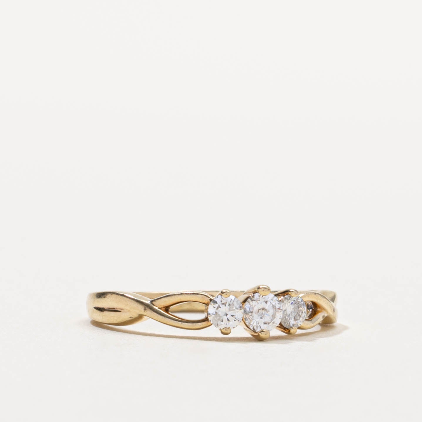 10k Three Stone Diamond Twisted Ring | 0.25ctw | SZ 5.25