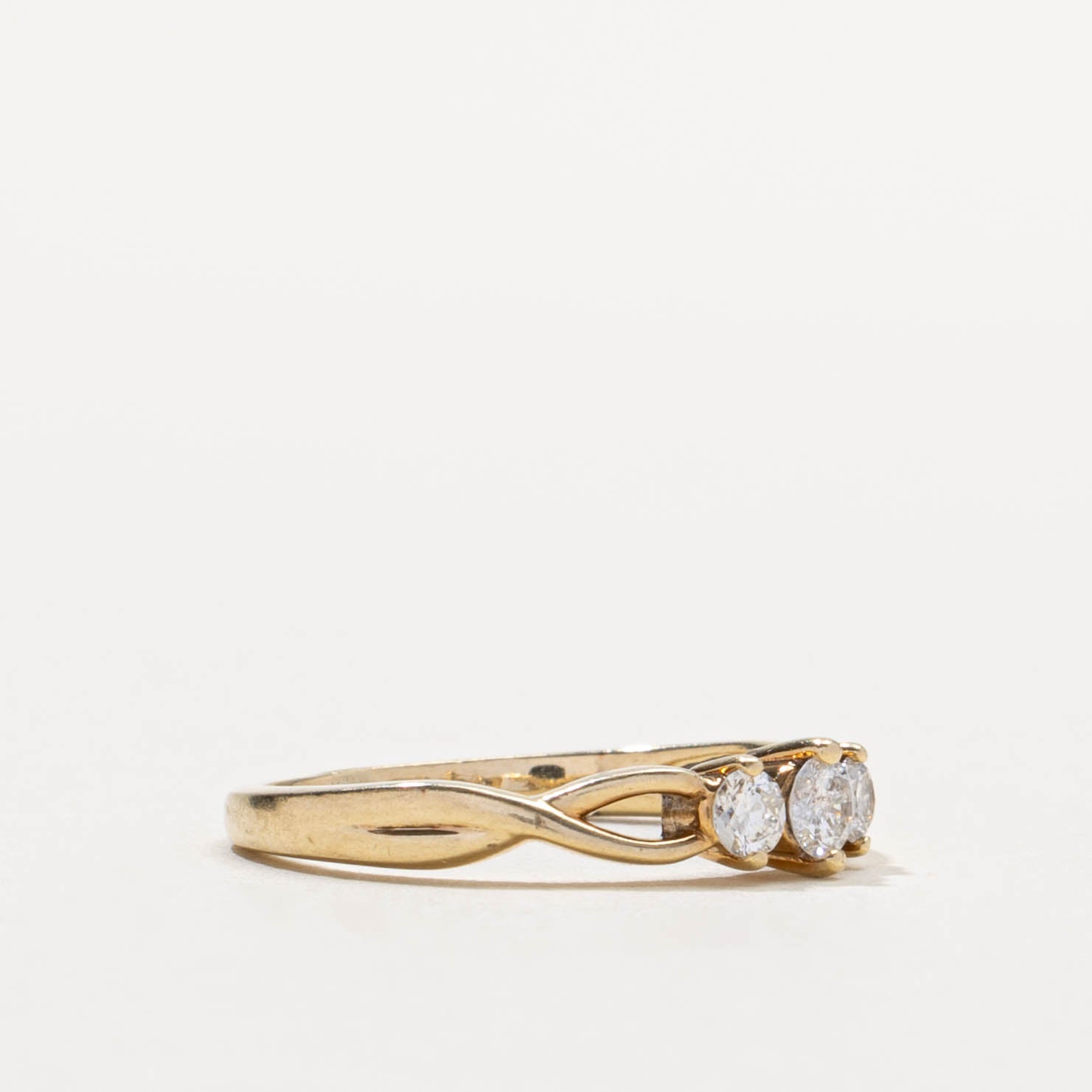 10k Three Stone Diamond Twisted Ring | 0.25ctw | SZ 5.25