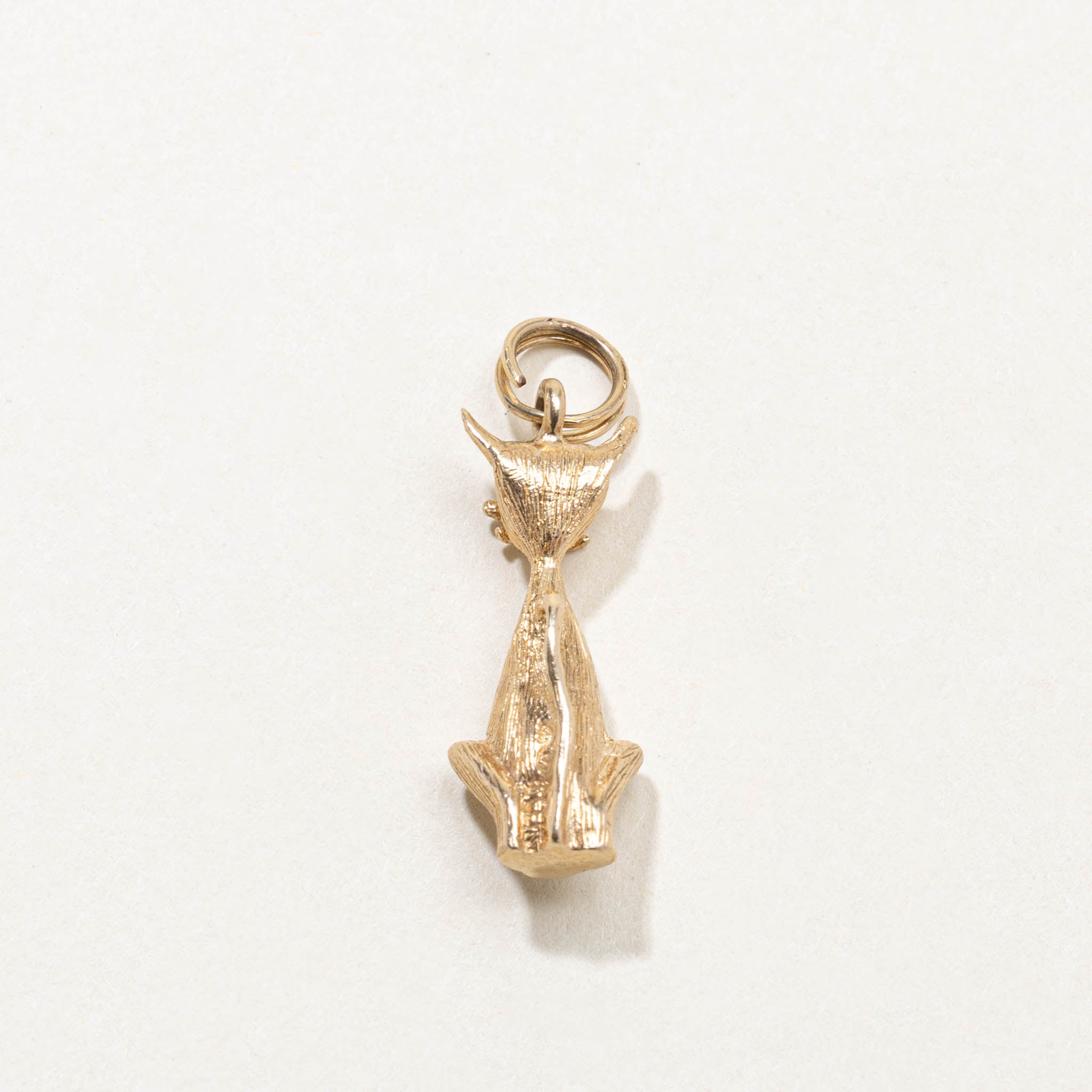 10k Sitting Cat Charm