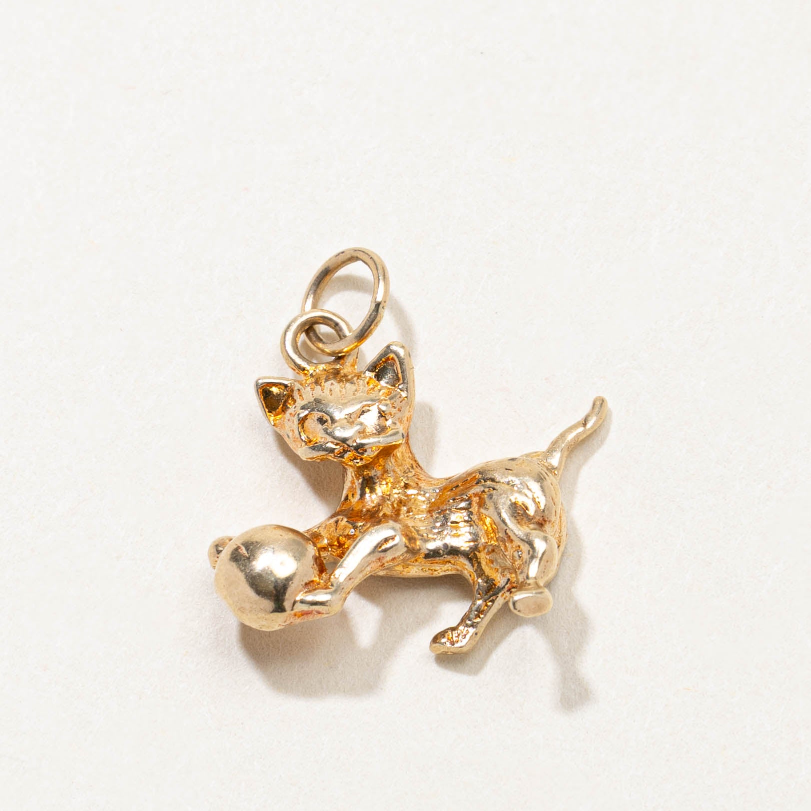 9k Playing Cat Charm