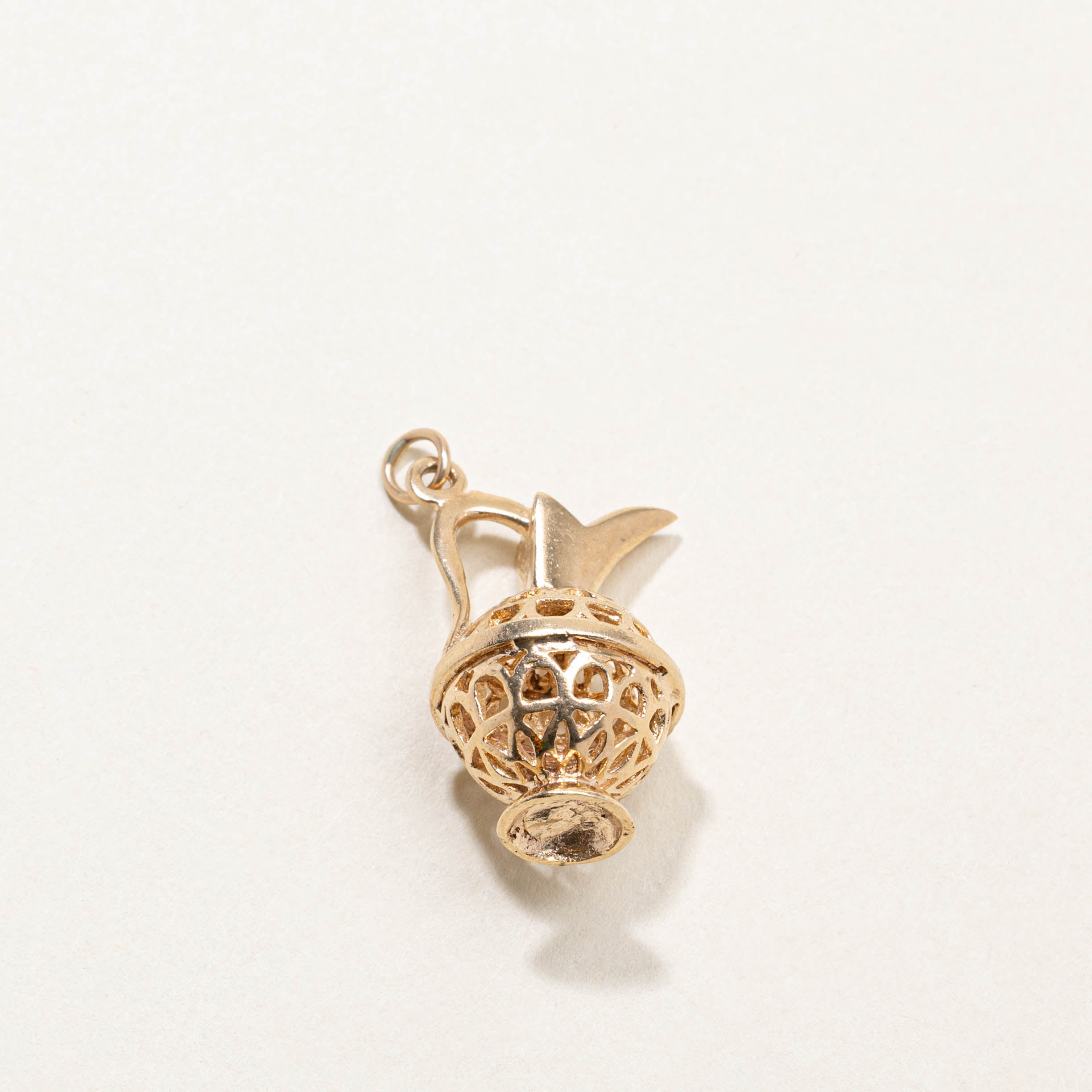 10k Ornate Carafe Charm