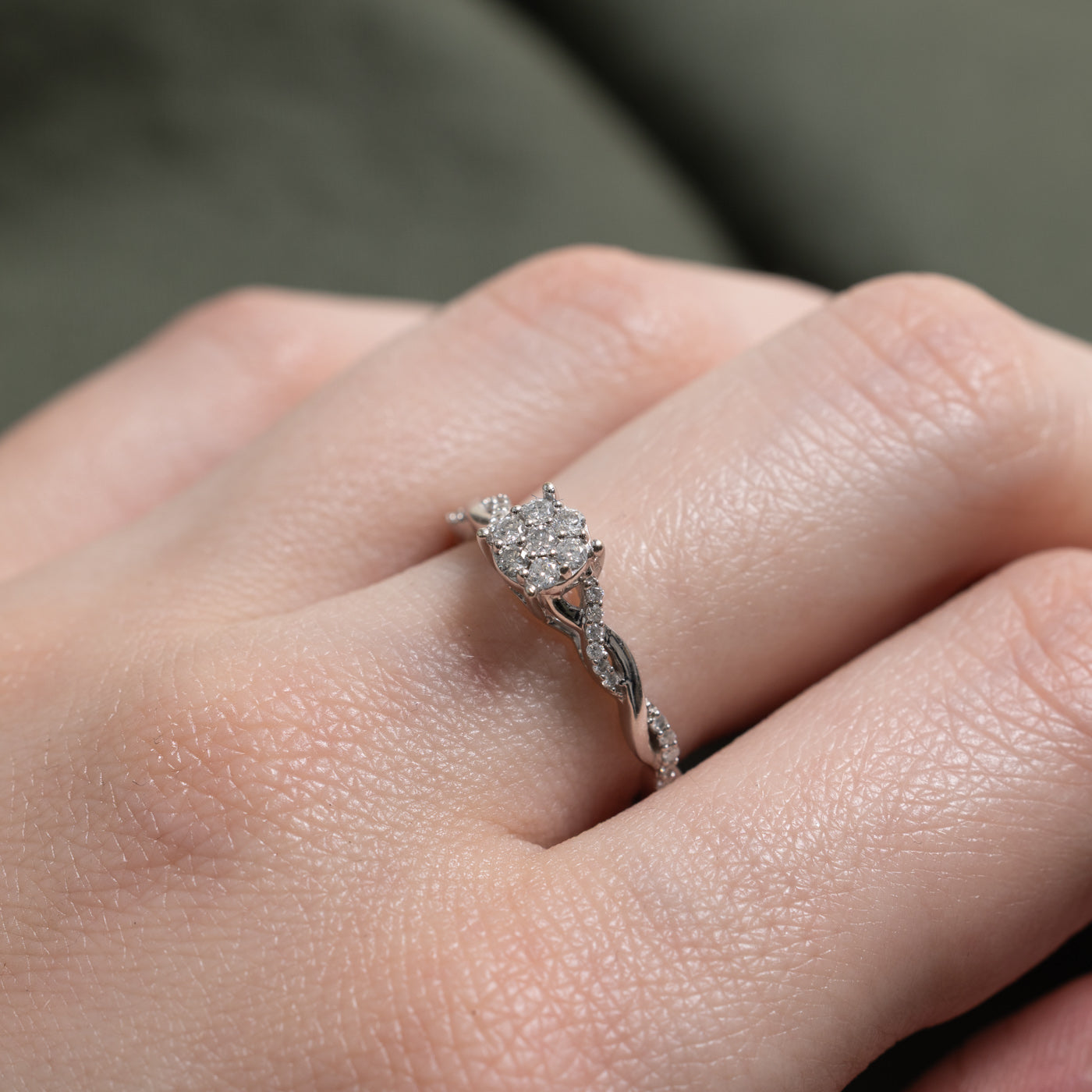 10k Diamond Cluster Twist Ring | 0.13ctw | SZ 6.5