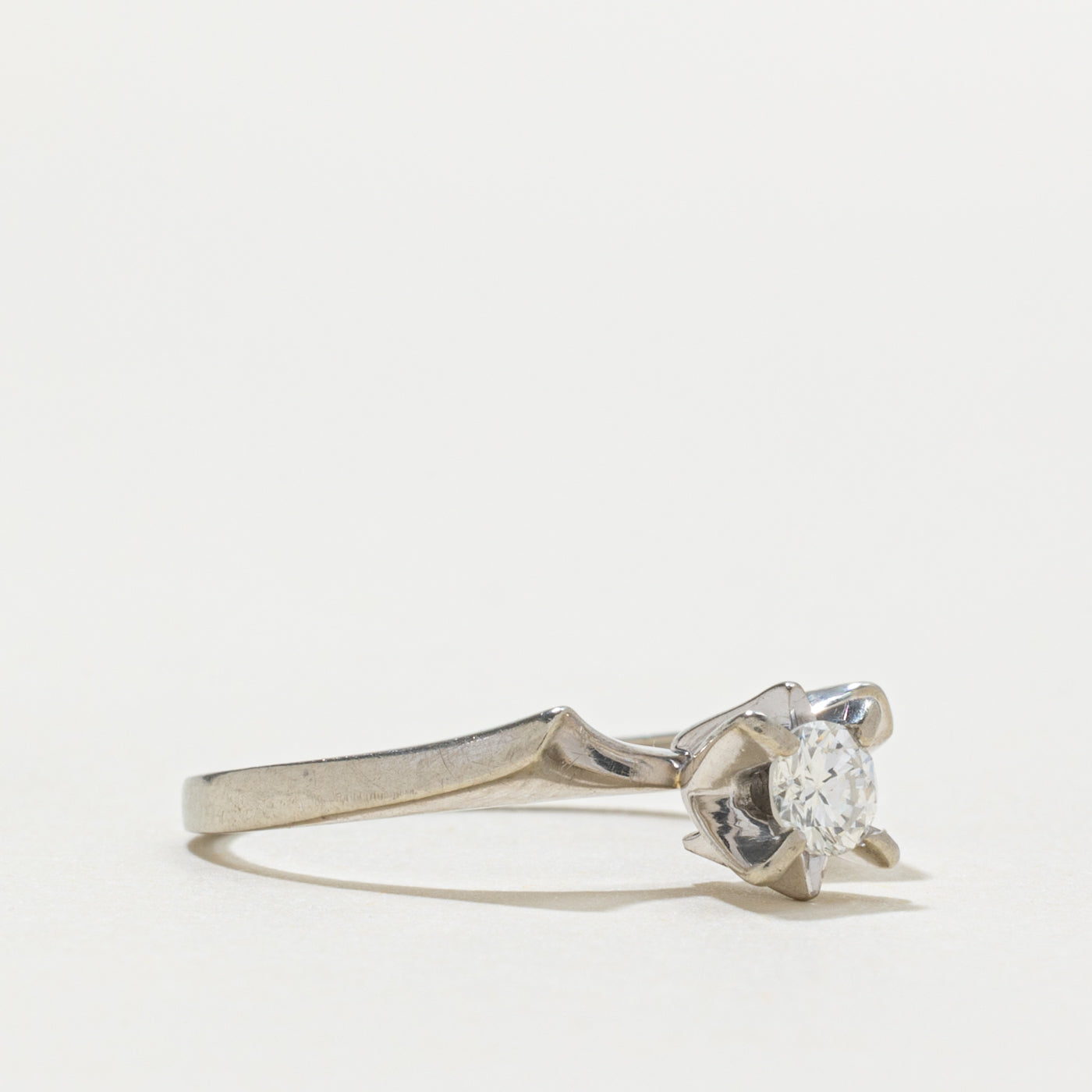 18k Round Brilliant Solitaire Diamond Contour Ring | 0.21ct VS1/VS2 G | SZ 6.75