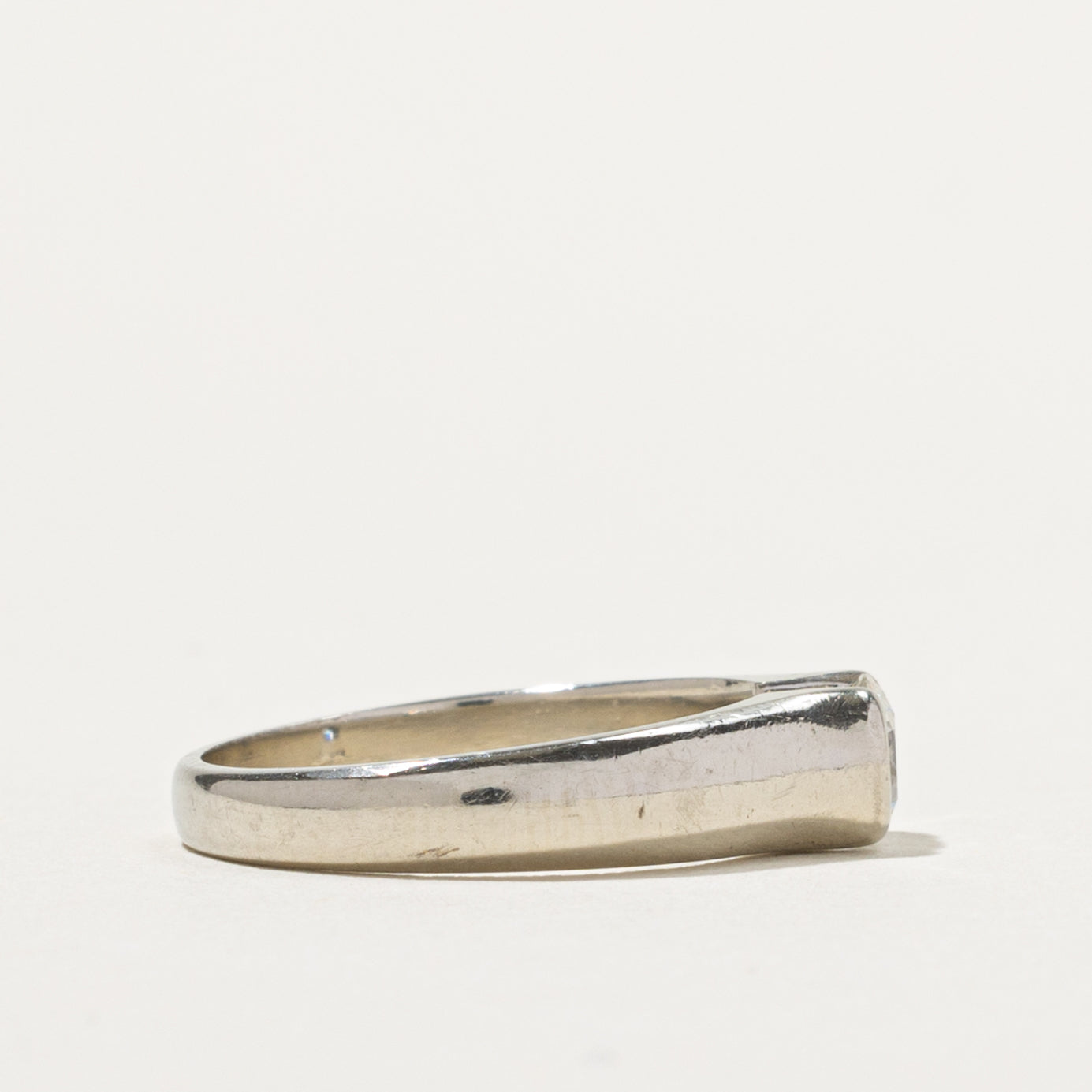 18k Round Brilliant Cut Semi Bezel Diamond Ring | 0.56ctw I1 J | SZ 6.25