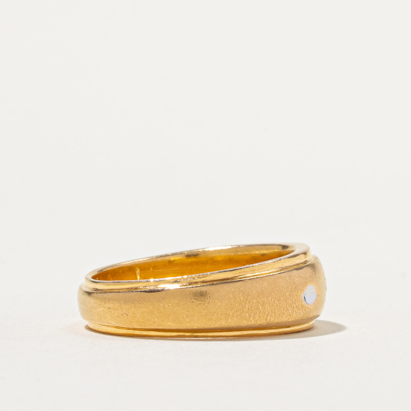 Flush Set Diamond Textured Band | 0.25ct VS1 F/G | SZ 8