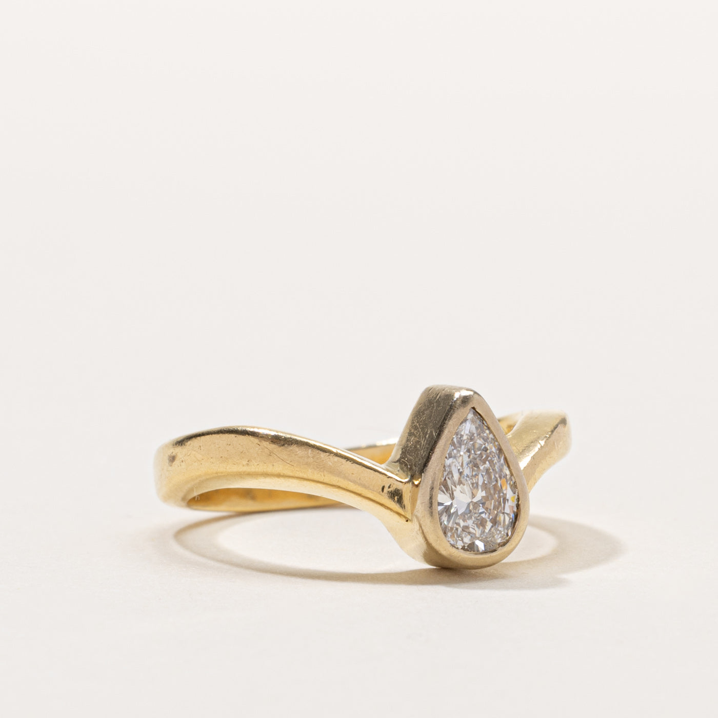 18k Pear Cut Bezel Set Diamond Curved Ring | 0.60ct VS2 G/H | SZ 6