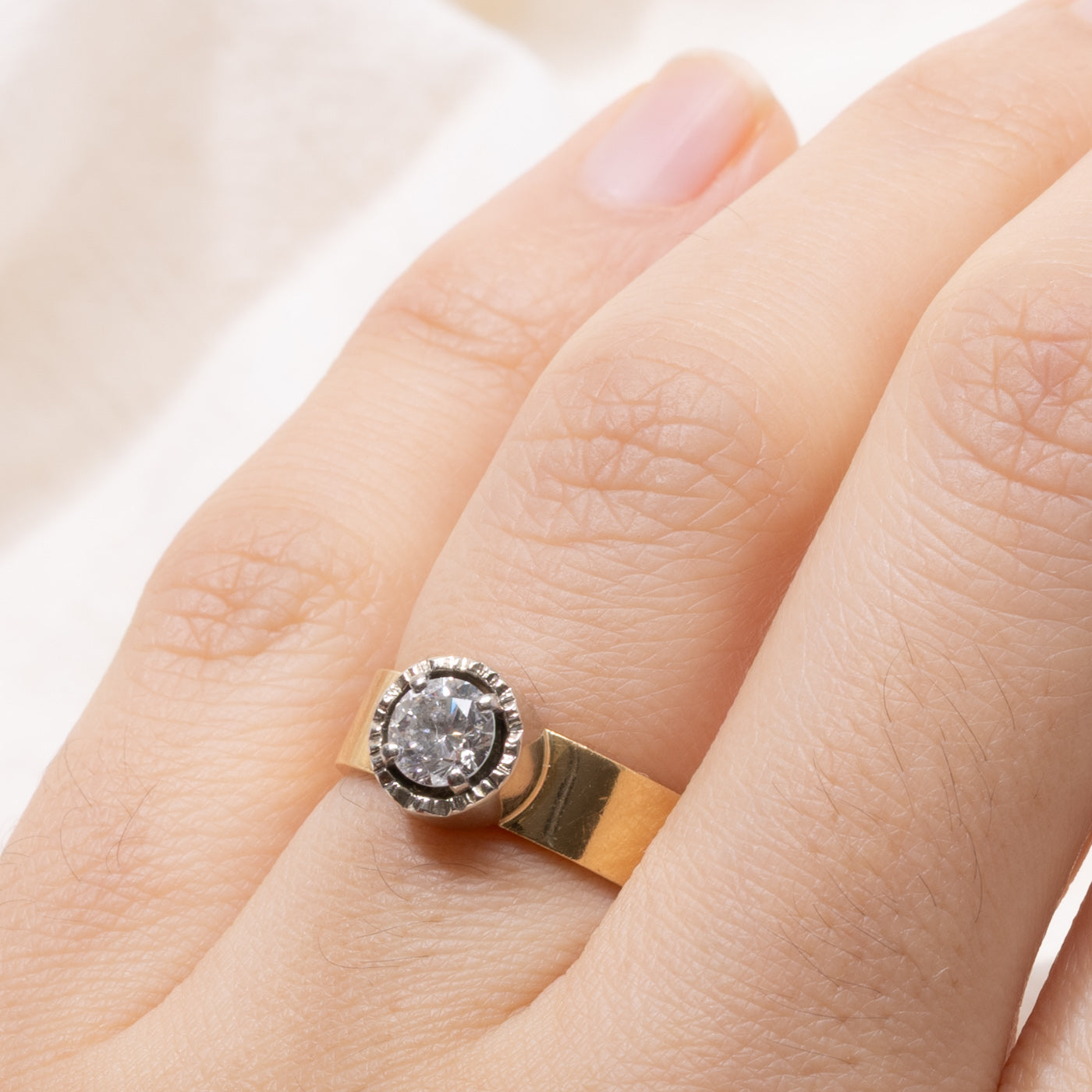 18k Illusion Set Round Brilliant Cut Diamond Ring | 0.47ct SI1 H/I | SZ 5.5