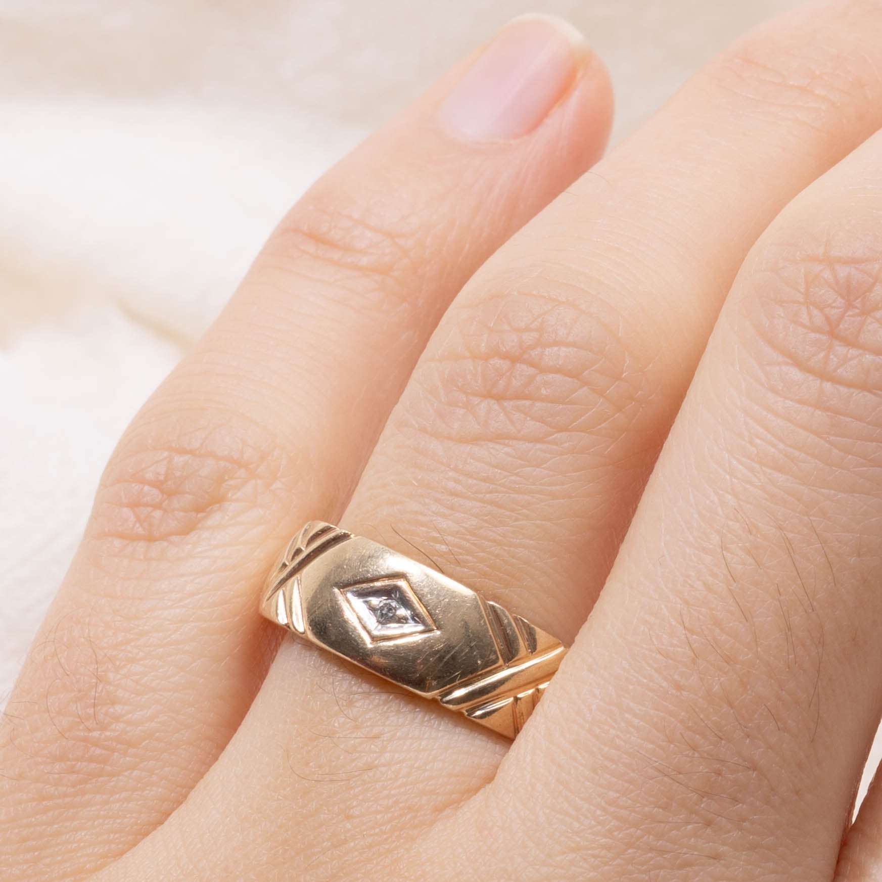 10k Diamond Geometric Engraved Band | SZ 10