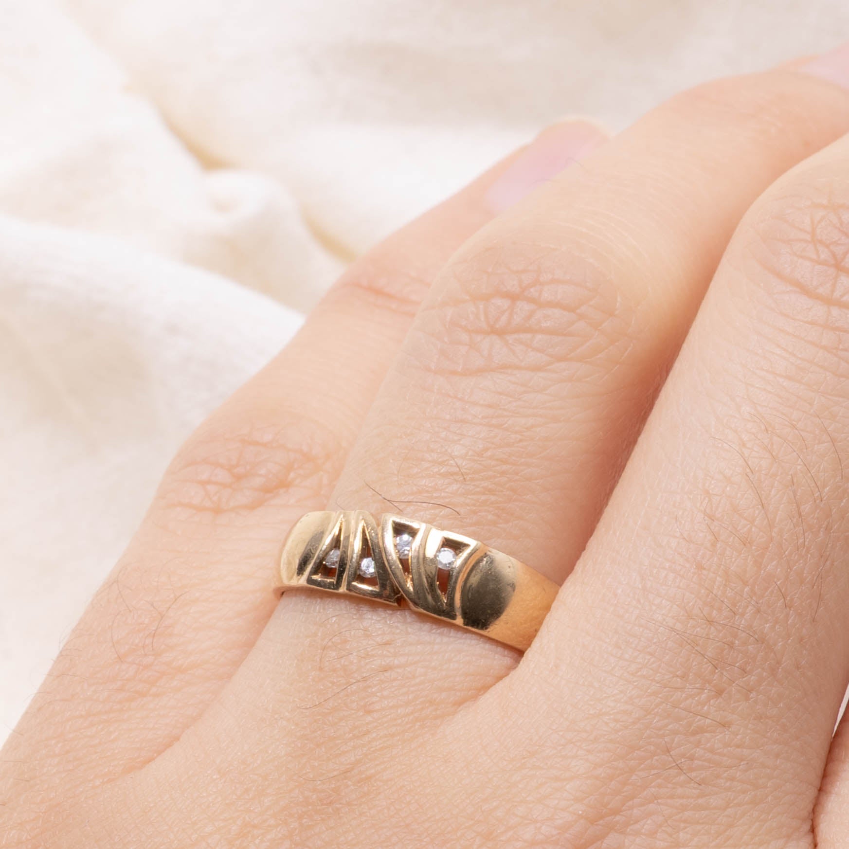 10k Diamond Accent Grooved Band | SZ 7.25