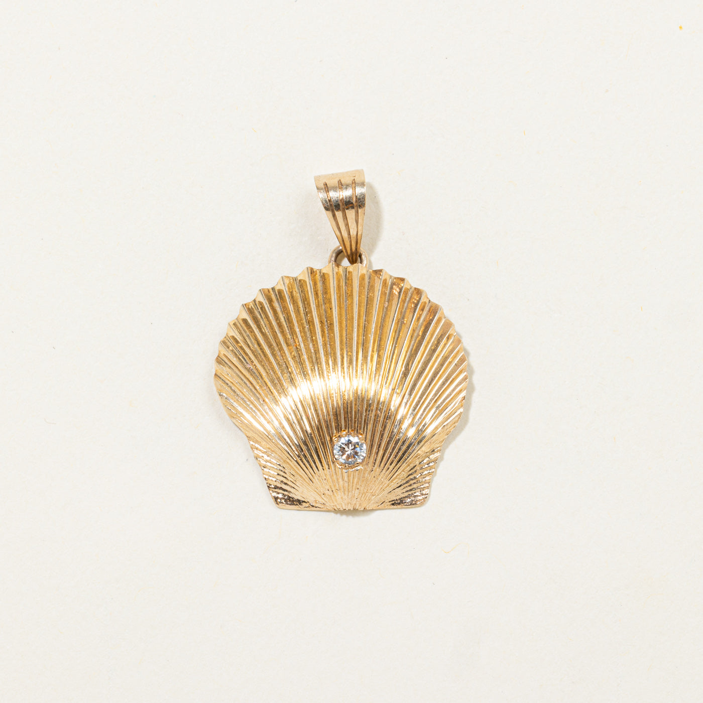 10k Diamond Seashell Pendant | 0.07ctw