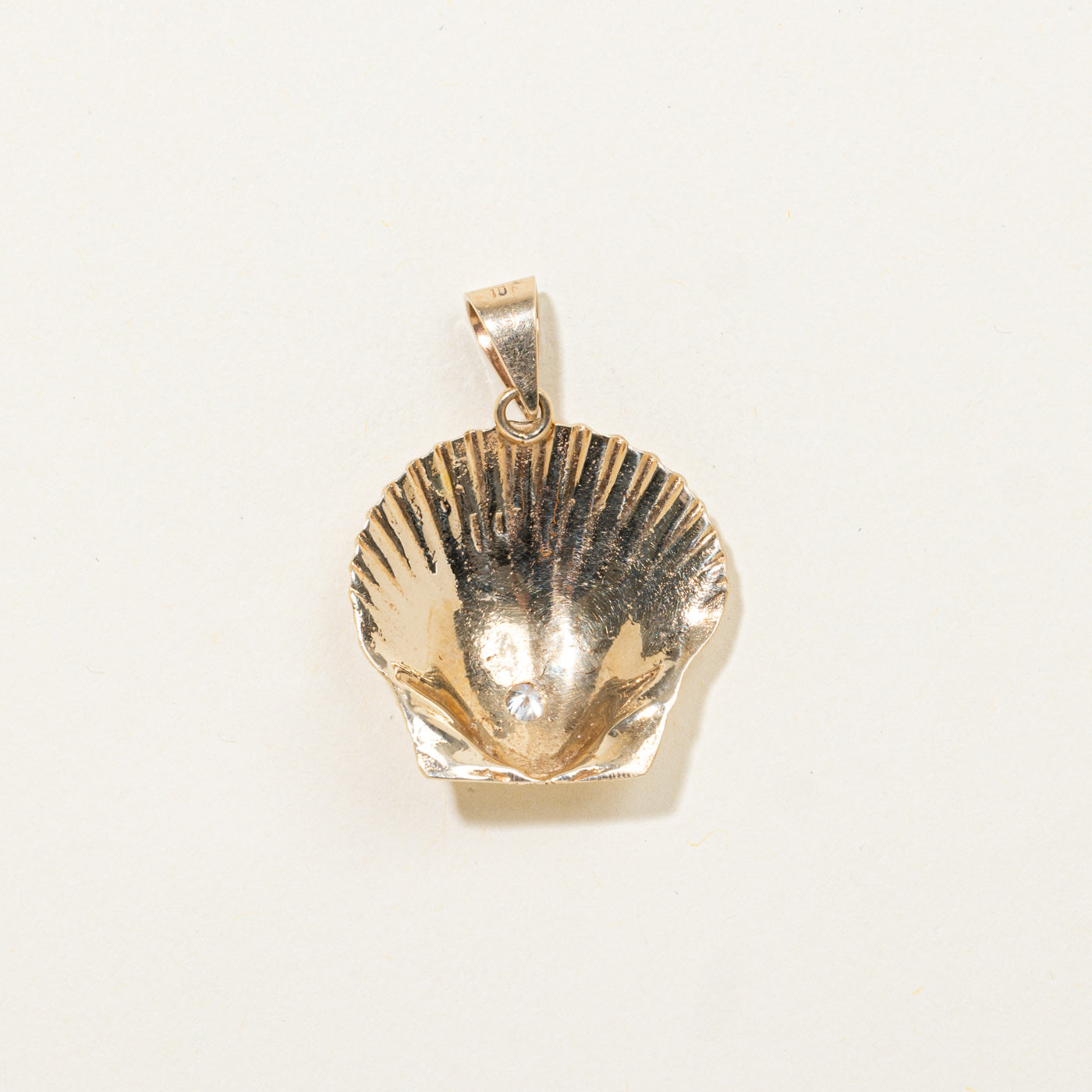 10k Diamond Seashell Pendant | 0.07ctw