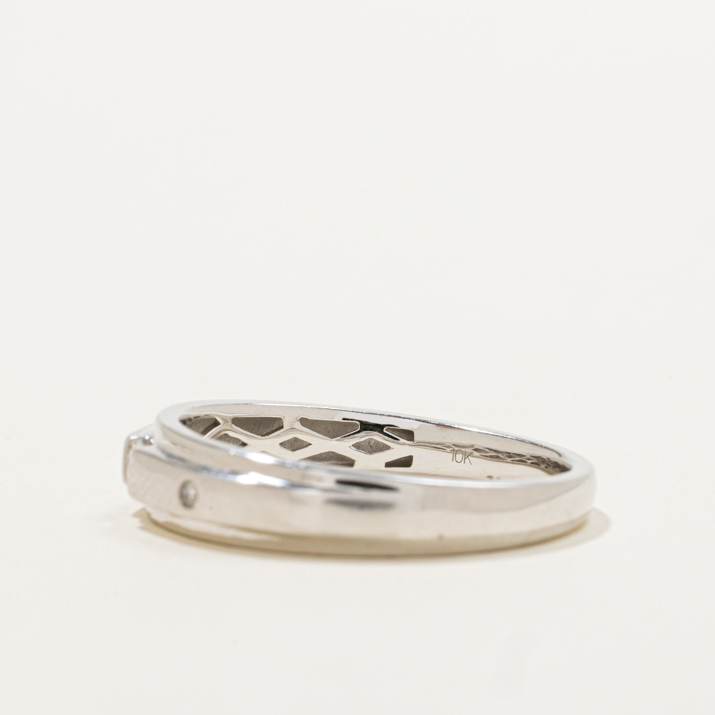 10k Tension Set Diamond Grooved Band | 0.10ctw | 5.10mm | SZ 9.75