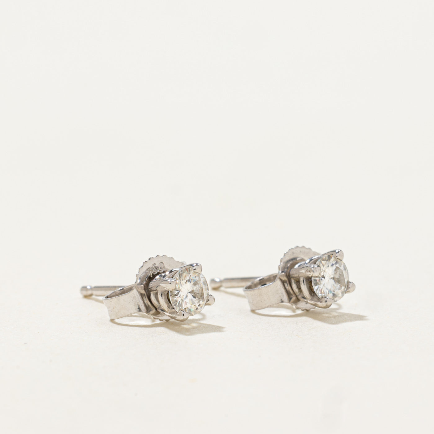 18k Round Brilliant Diamond Stud Earrings | 0.20ctw