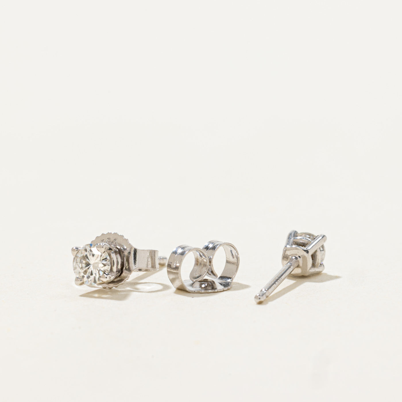 18k Round Brilliant Diamond Stud Earrings | 0.20ctw