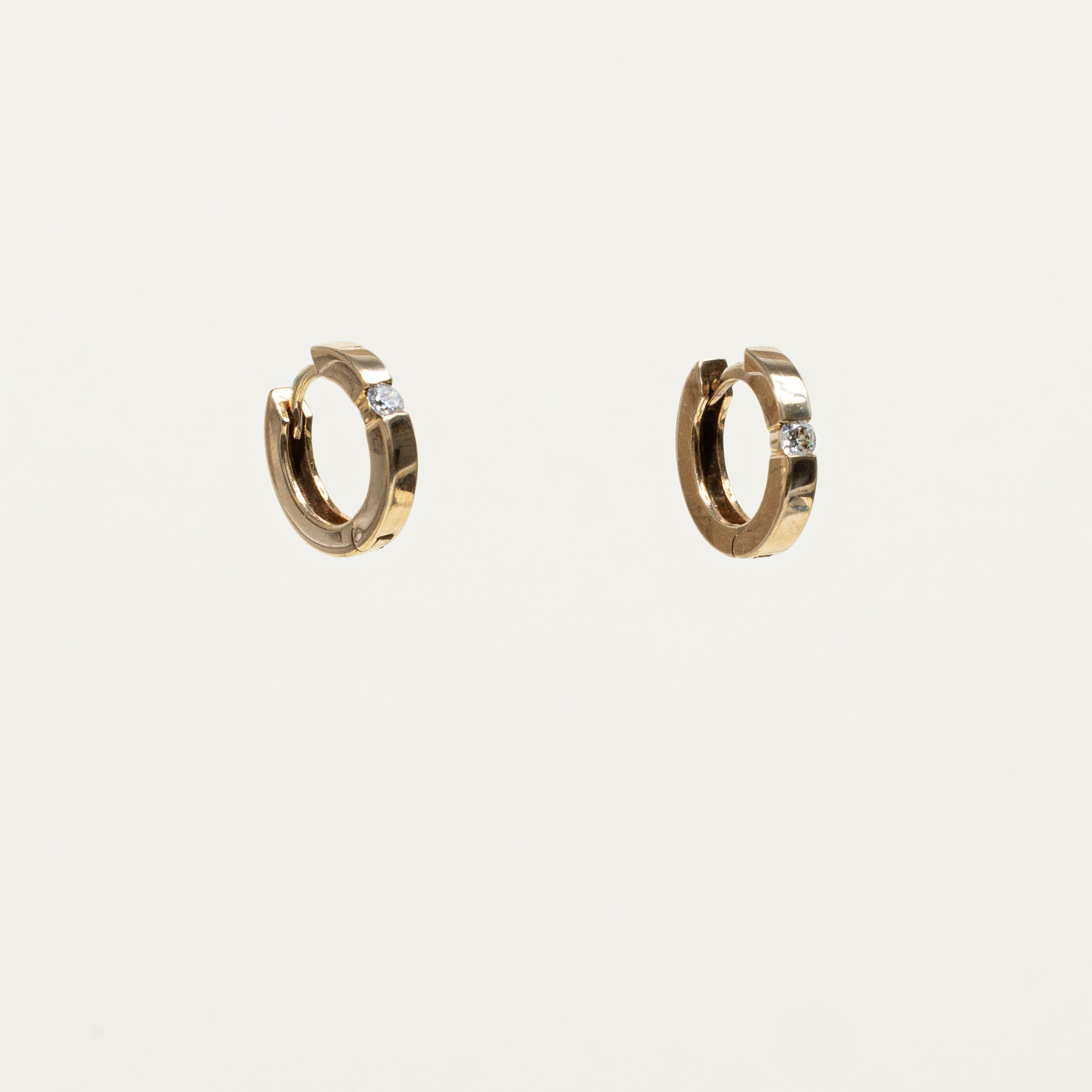 10k Single Diamond Huggie Earrings | 0.15ctw