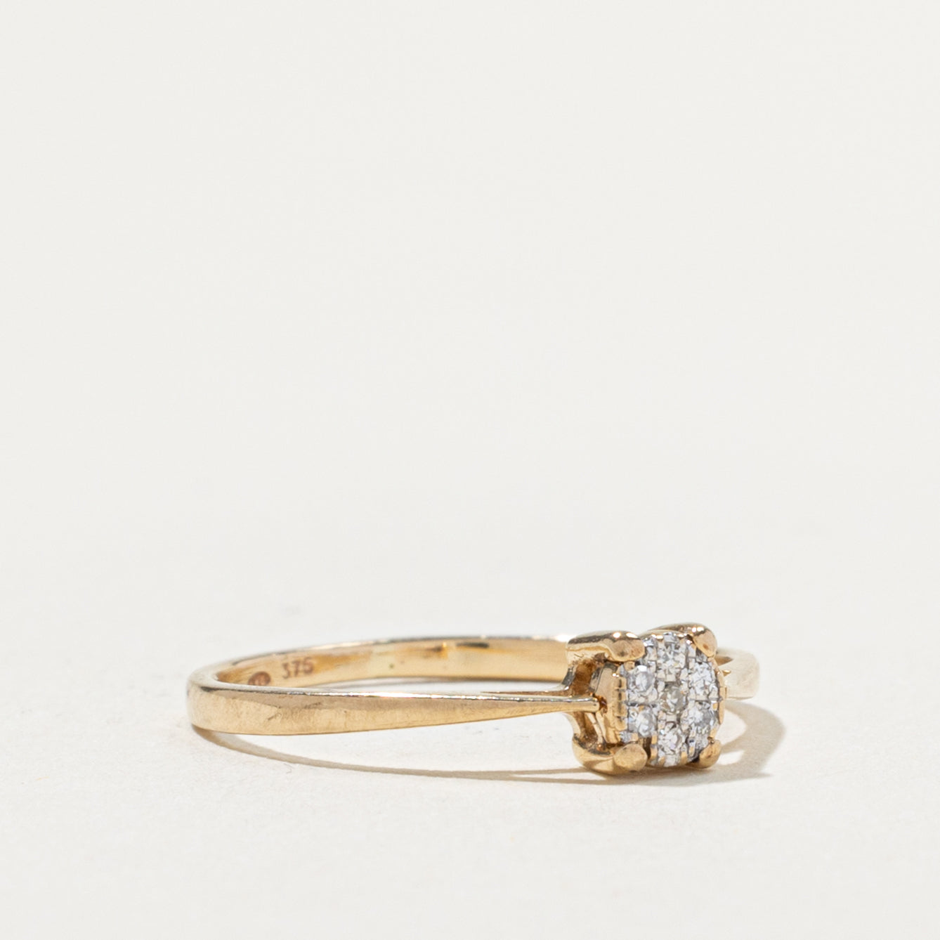 9k Diamond Circle Cluster Ring | SZ 4.5