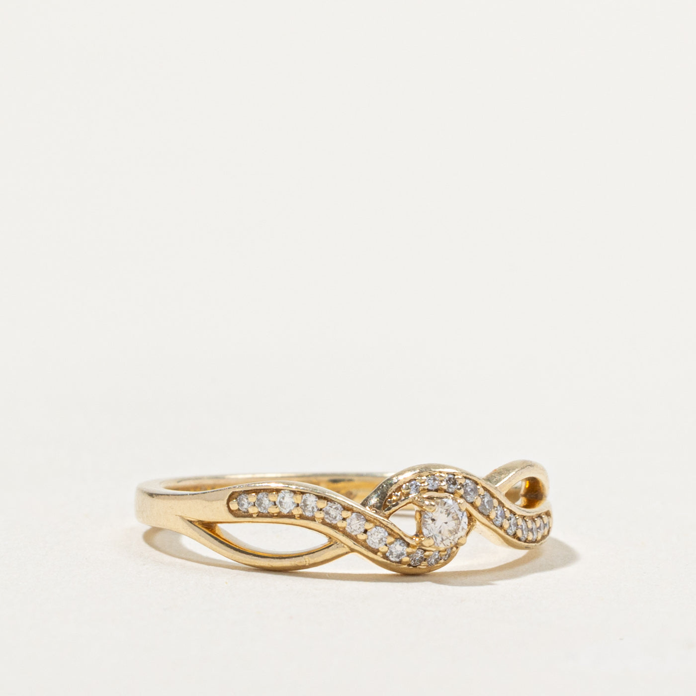 10k Semi Eternity Diamond Crossover Ring | SZ 6