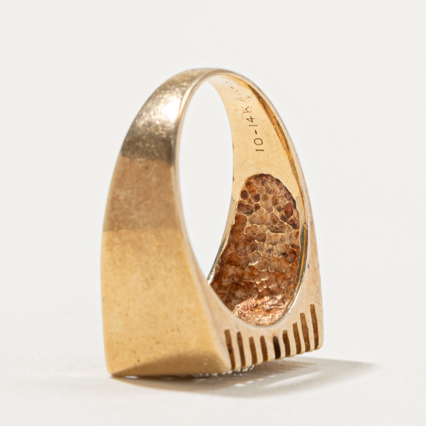 10k Diamond Geometric Fluted Signet Ring | SZ 8.5