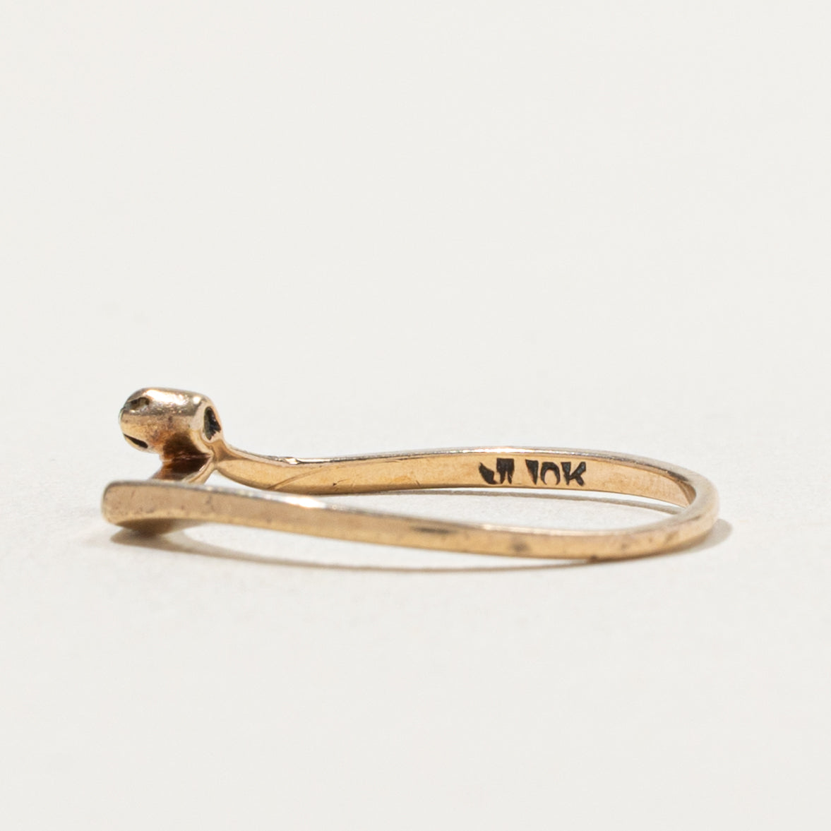10k Diamond Peite Twisted Ring | SZ 5.25