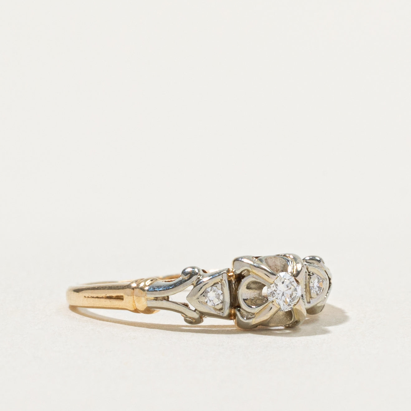 14k Illusion Set Diamond Textured Ring | SZ 4.75