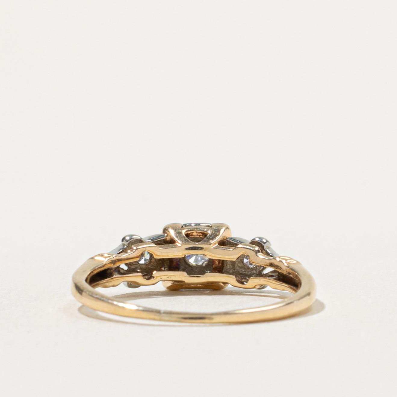 14k Illusion Set Diamond Textured Ring | SZ 4.75