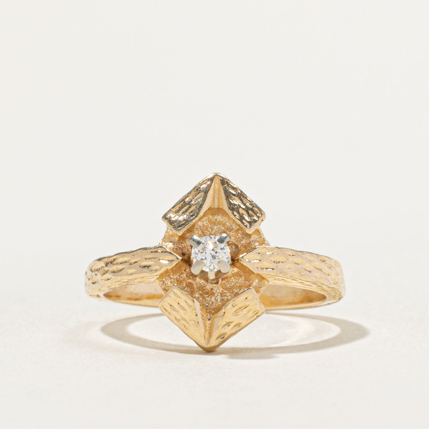 14k Single Diamond Textured Abstract | SZ 5.5