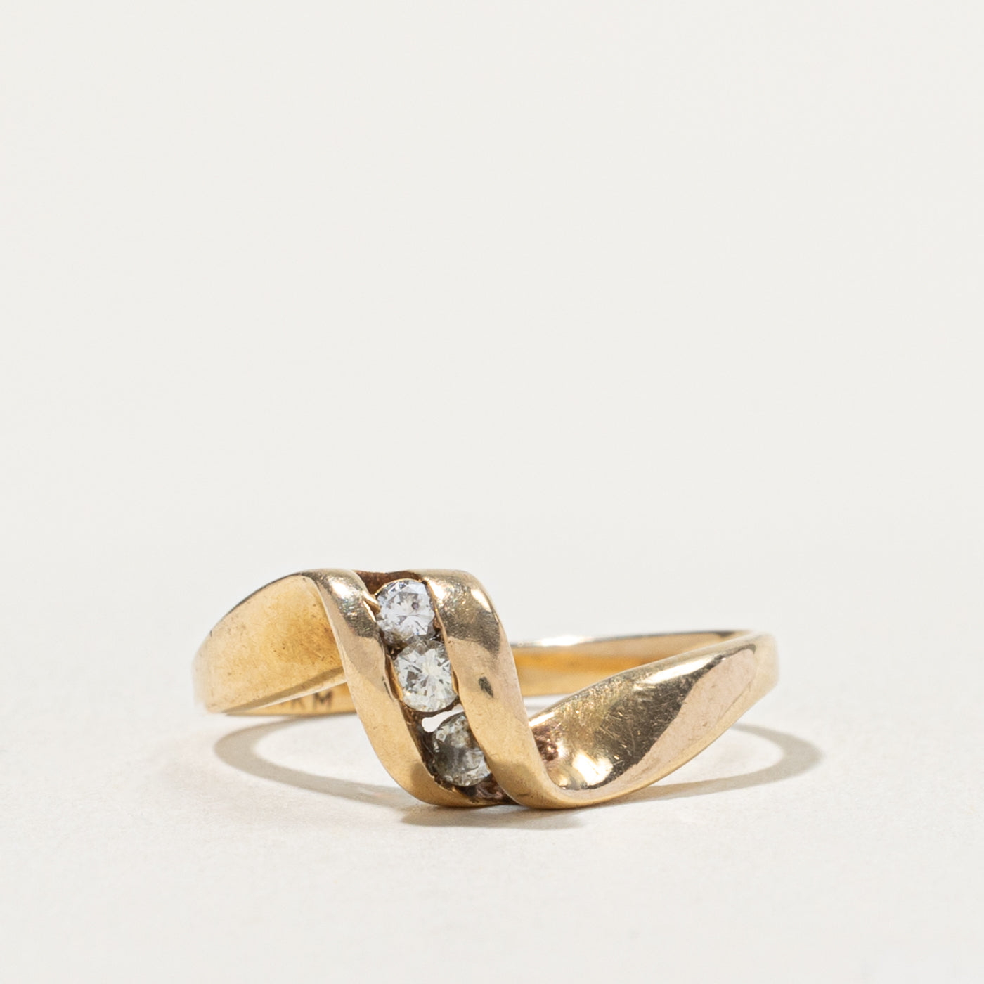 14k Three Stone Diamond Wave Twisted Ring | SZ 6
