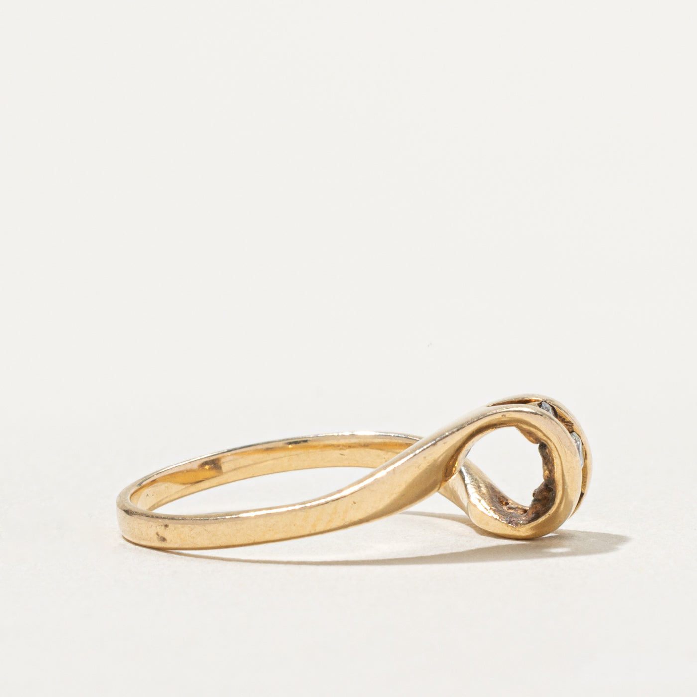 14k Three Stone Diamond Wave Twisted Ring | SZ 6