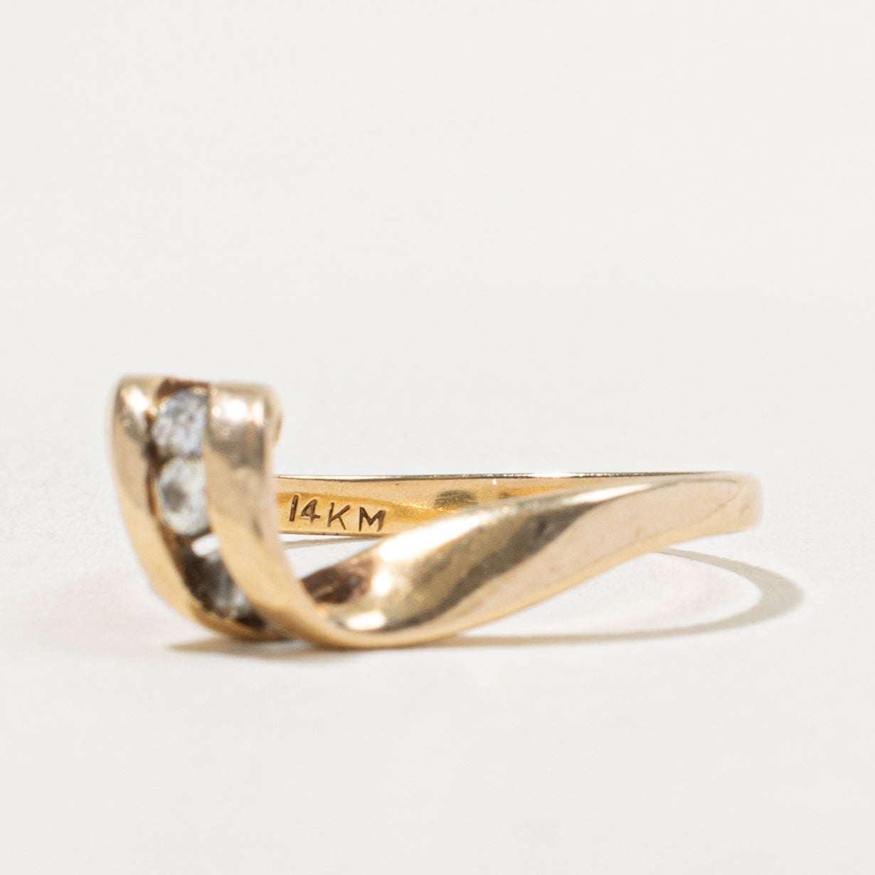14k Three Stone Diamond Wave Twisted Ring | SZ 6
