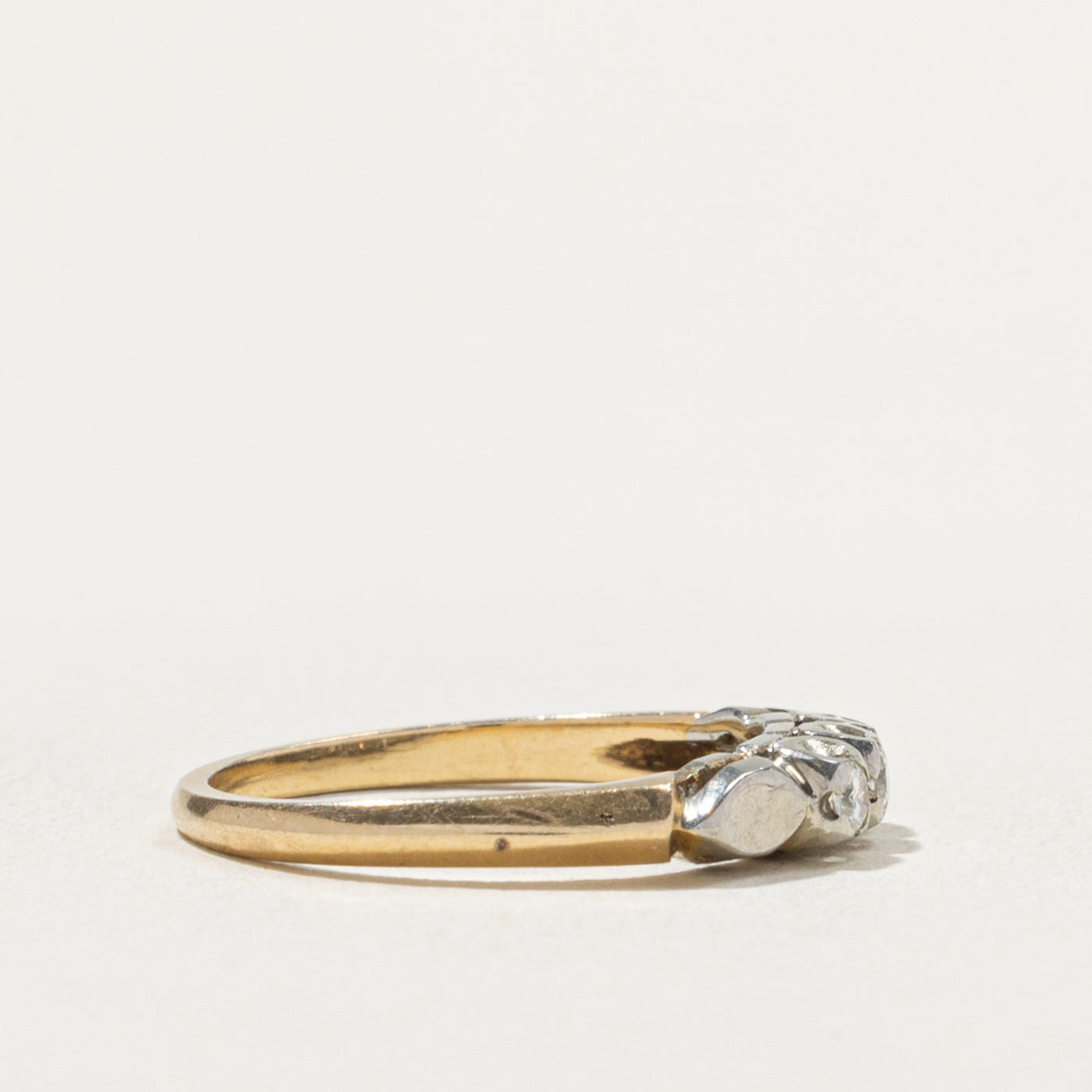 14k Three Stone Diamond Textured Band | SZ 5