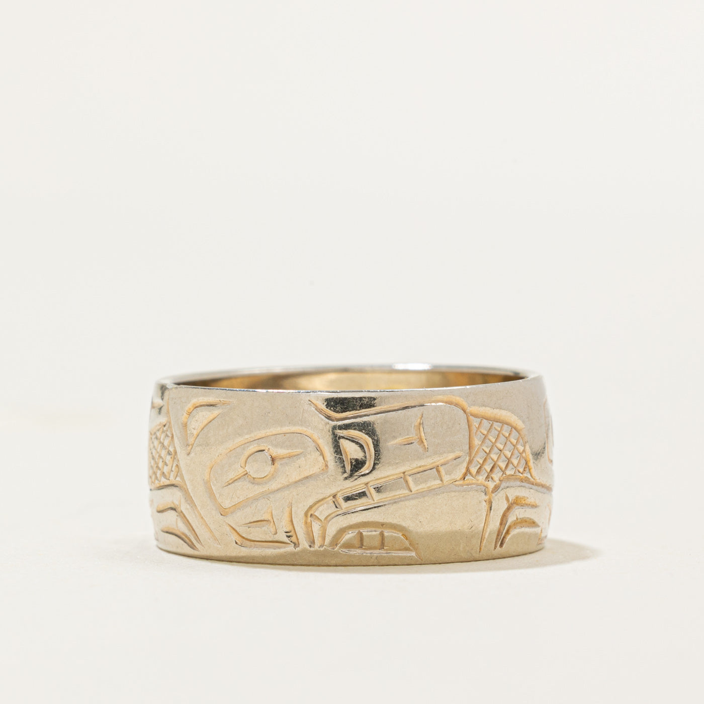 14K White Gold Indigenous Carved Wolf Ring | 8mm | SZ 6.5
