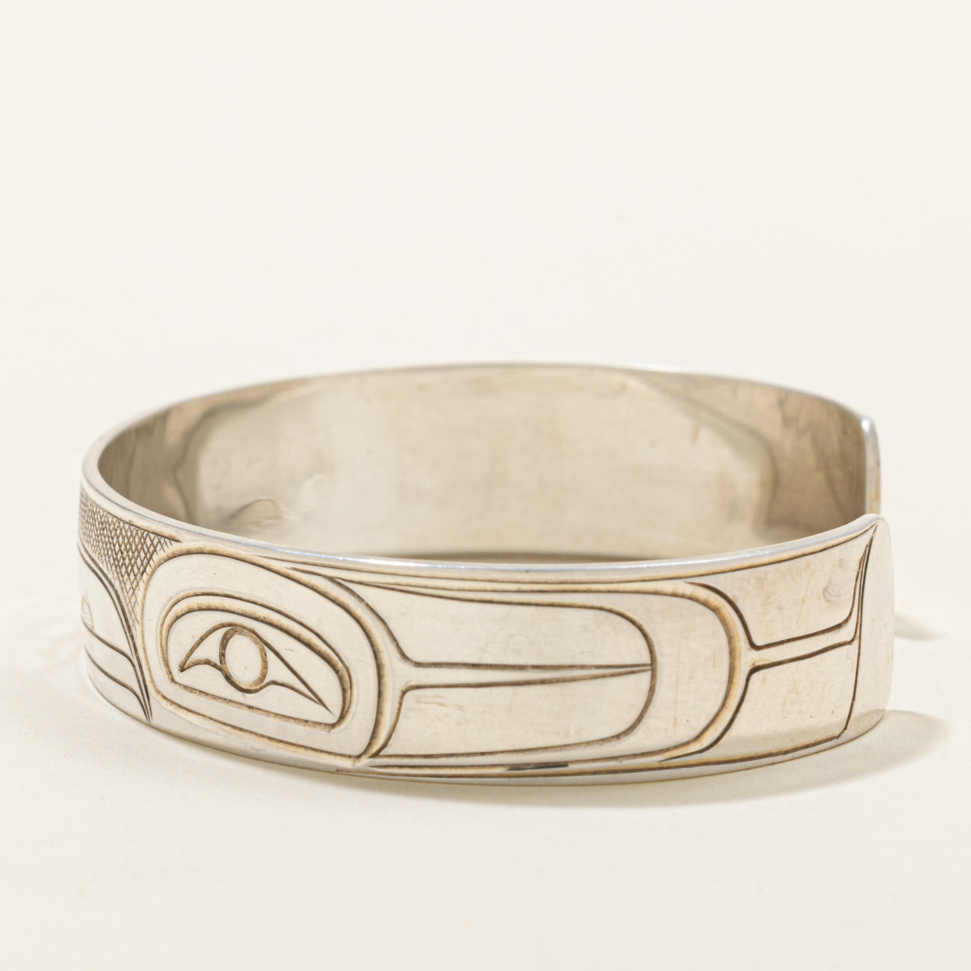 'Travis Henry' Sterling Silver Indigenous Carved Raven Cuff | 6"