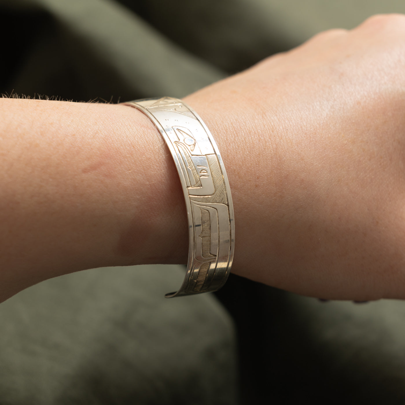 Sterling Silver Indigenous Carved Eagle Split Design Cuff | 6"