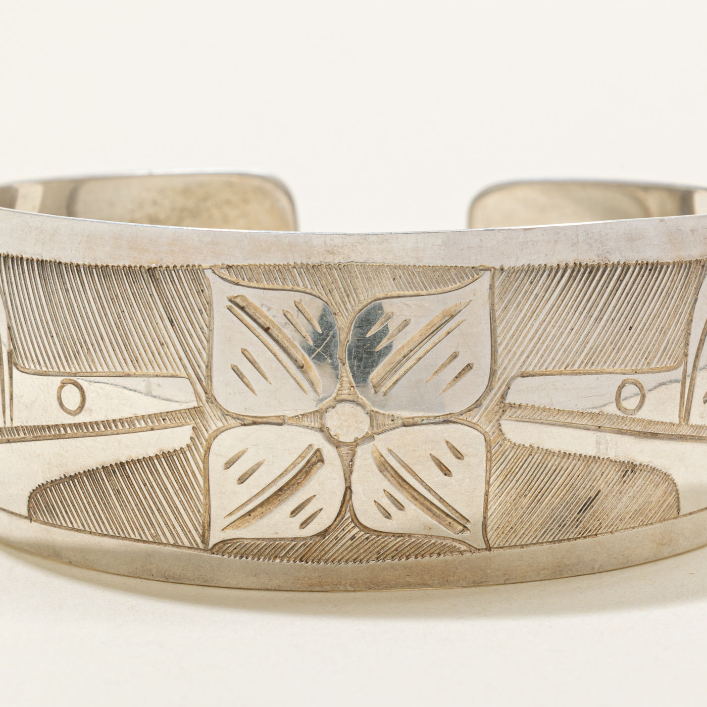 'Gilbert Pat' Sterling Silver Indigenous Carved Hummingbird Cuff | 6"