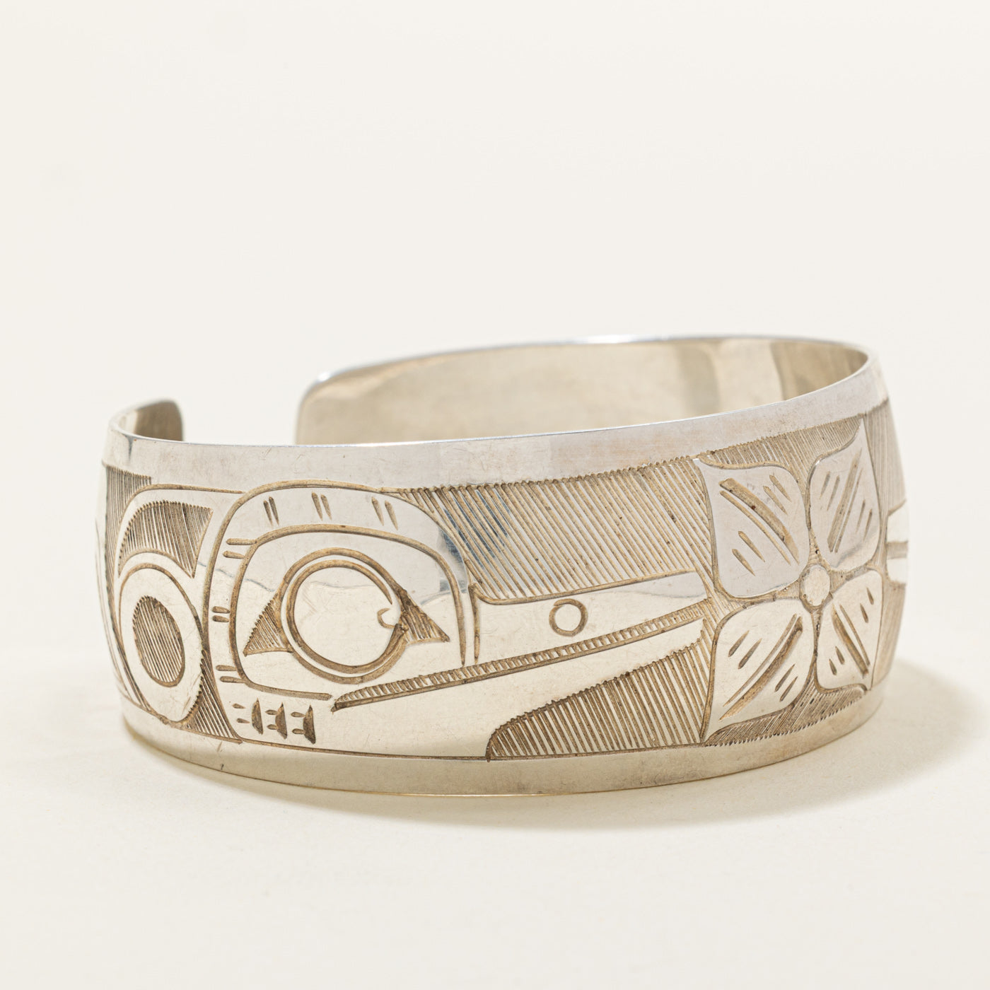 'Gilbert Pat' Sterling Silver Indigenous Carved Hummingbird Cuff | 6"