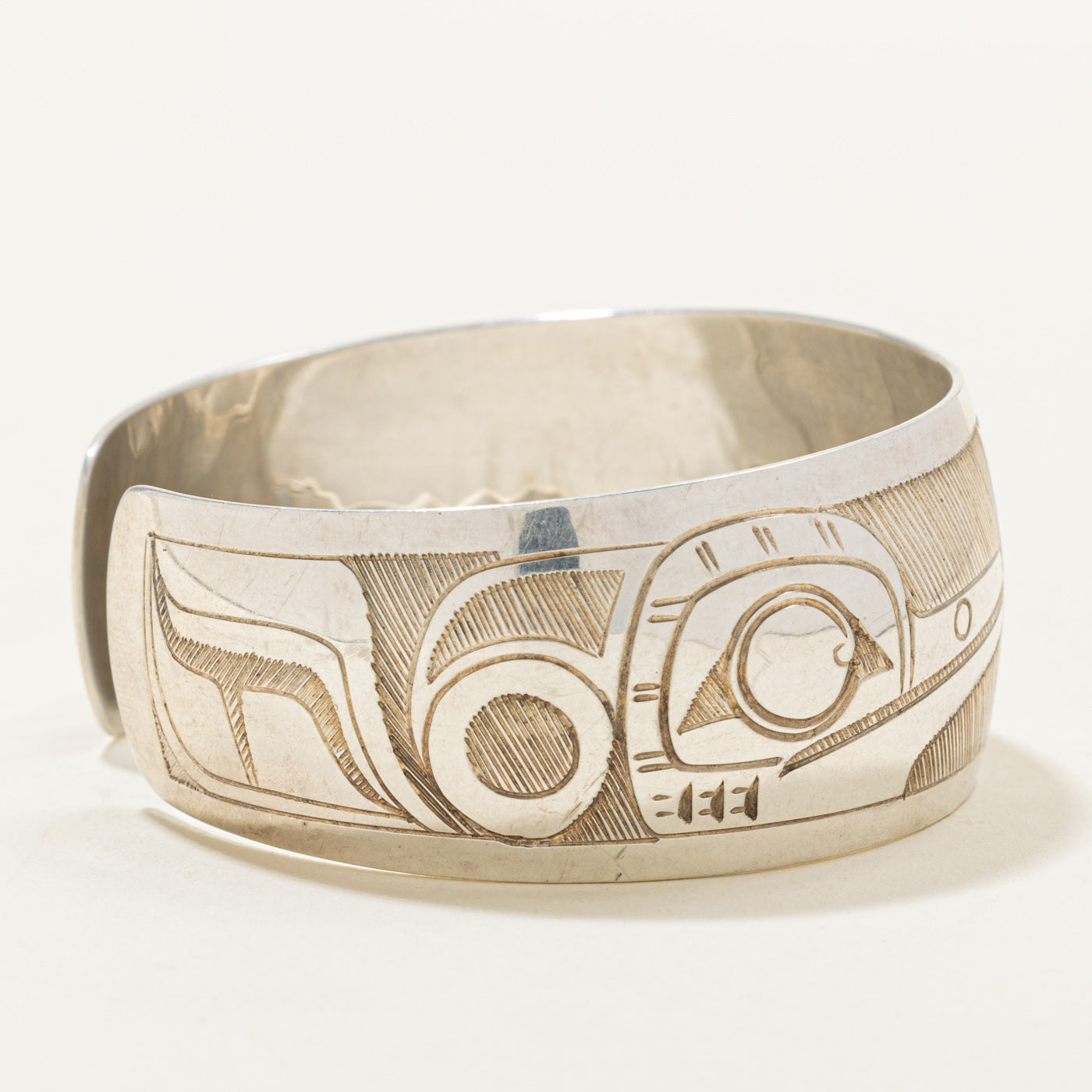 'Gilbert Pat' Sterling Silver Indigenous Carved Hummingbird Cuff | 6"