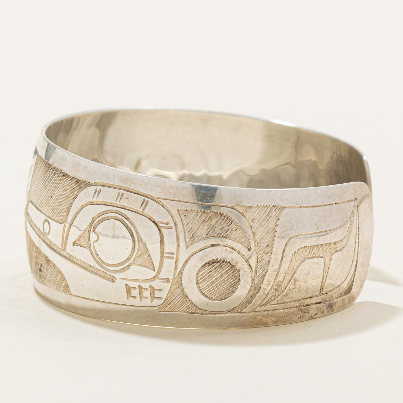 'Gilbert Pat' Sterling Silver Indigenous Carved Hummingbird Cuff | 6"
