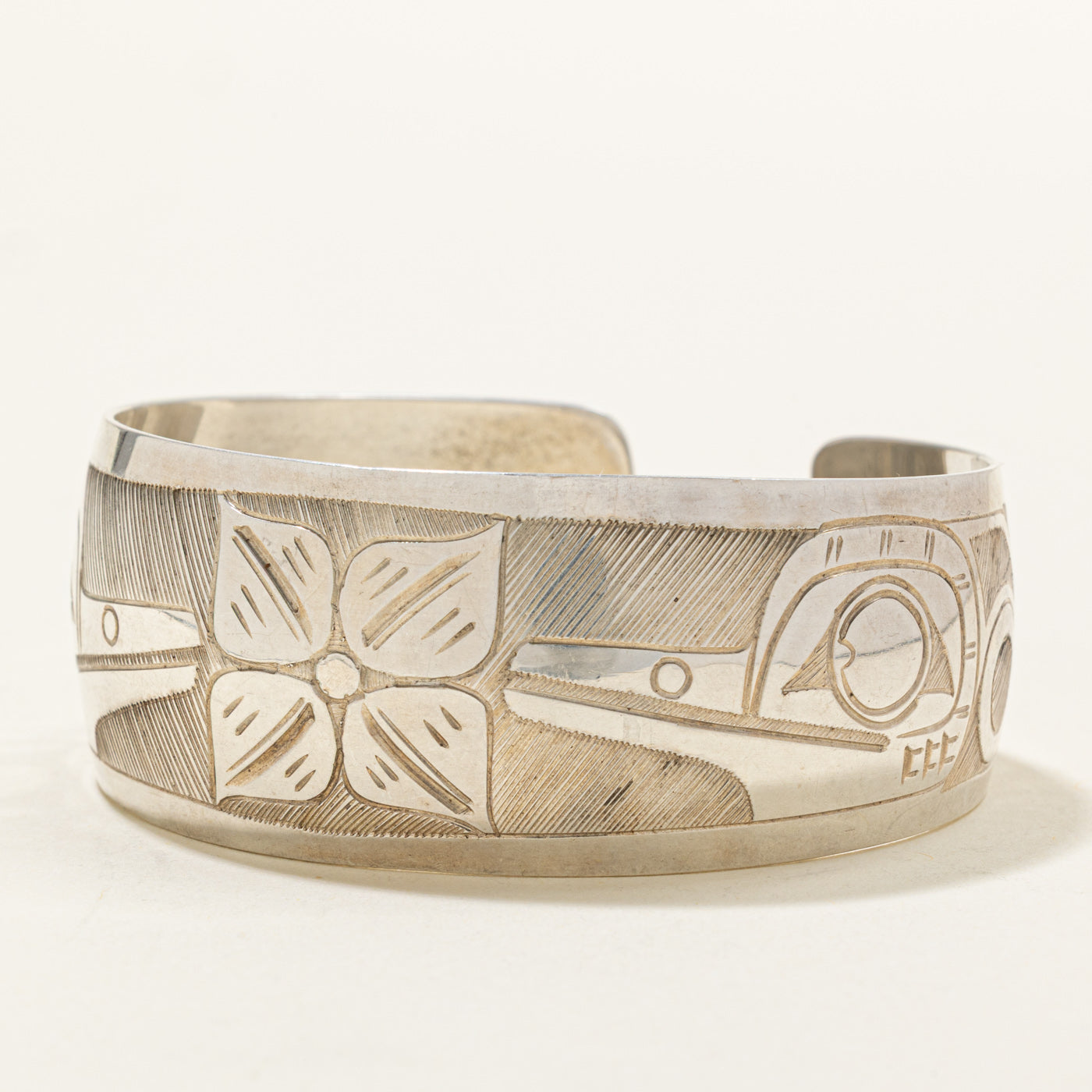 'Gilbert Pat' Sterling Silver Indigenous Carved Hummingbird Cuff | 6"