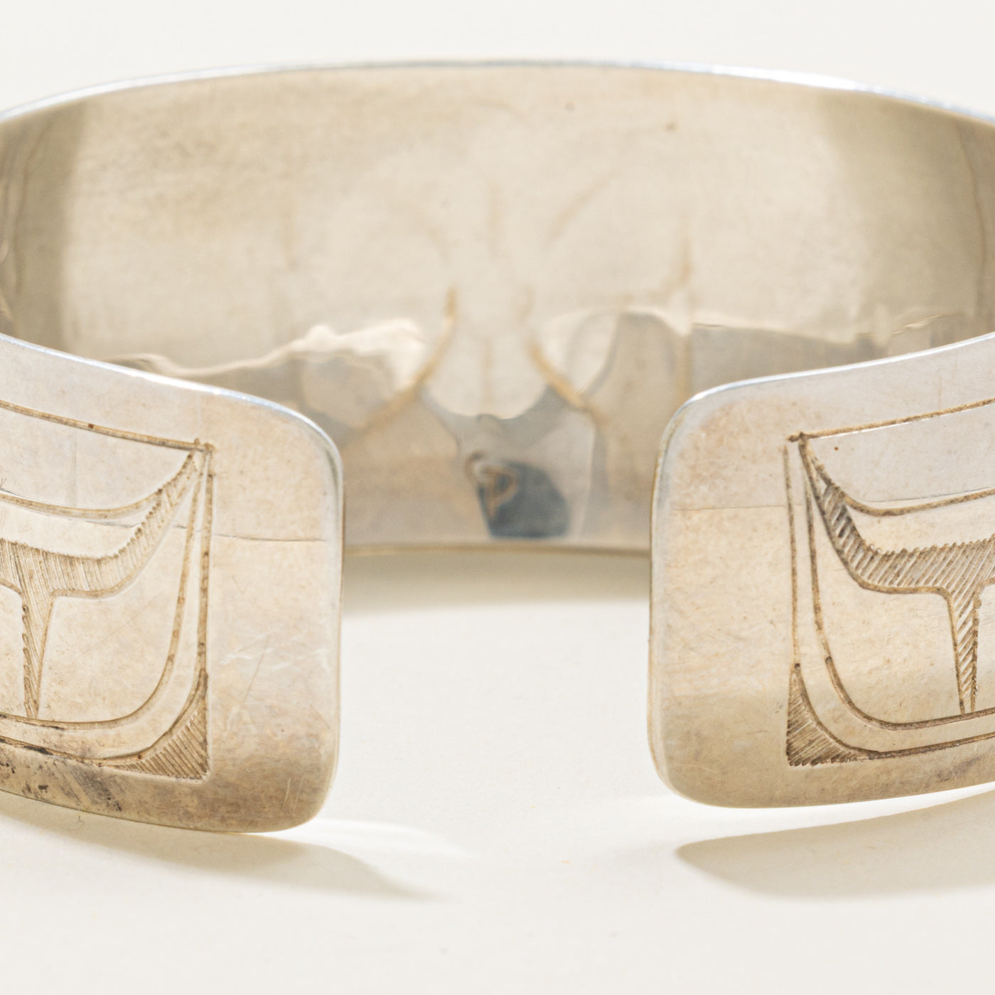 'Gilbert Pat' Sterling Silver Indigenous Carved Hummingbird Cuff | 6"