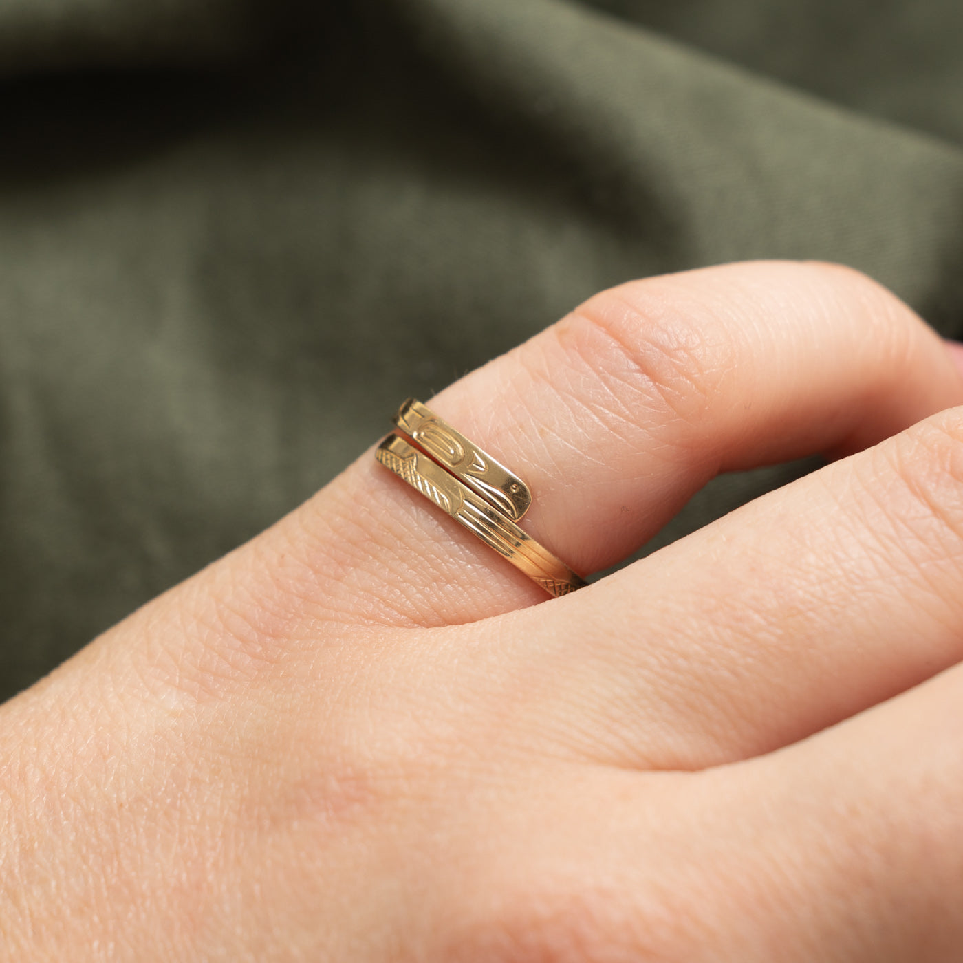 14k Yellow Gold Indigenous Carved Eagle Bypass Ring | SZ 4.25