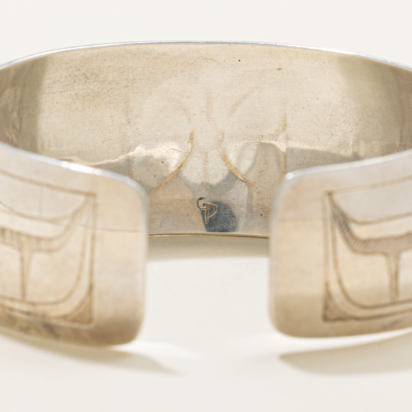 'Gilbert Pat' Sterling Silver Indigenous Carved Hummingbird Cuff | 6"