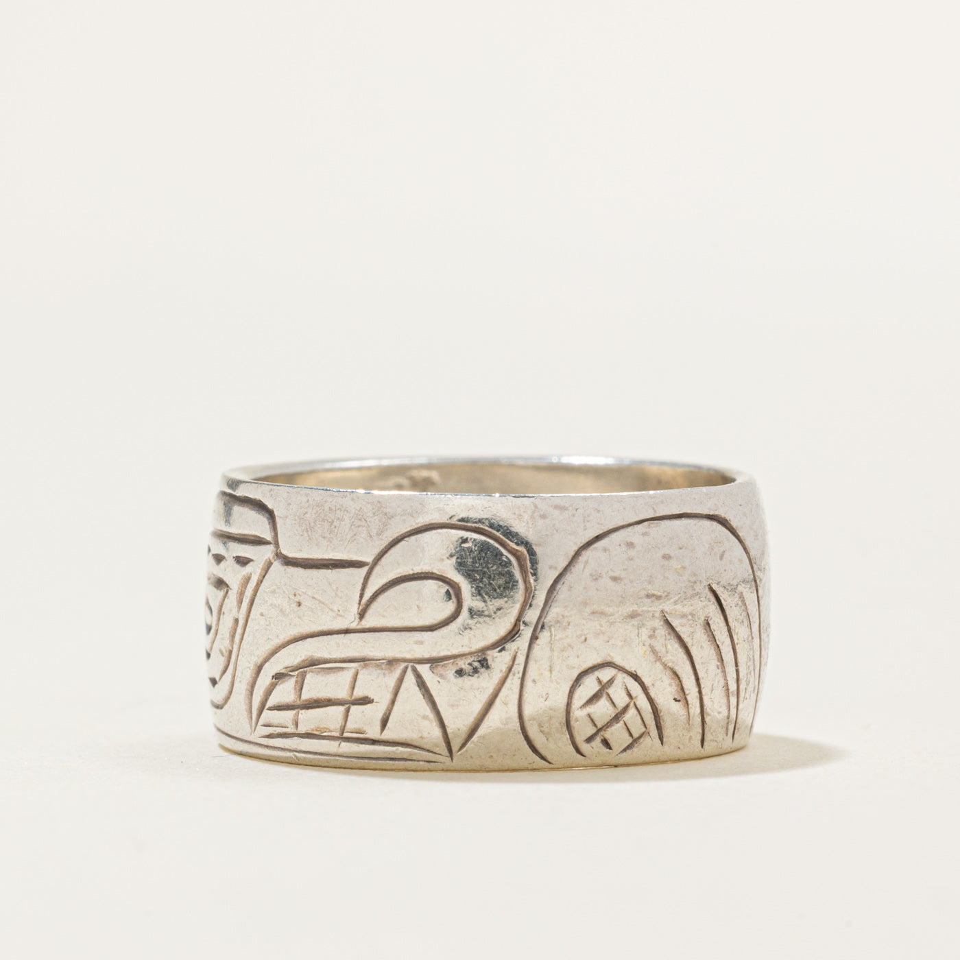 'Rosilee' Sterling Silver Indigenous Carved Wolf Ring | 9.5mm | SZ 6.25